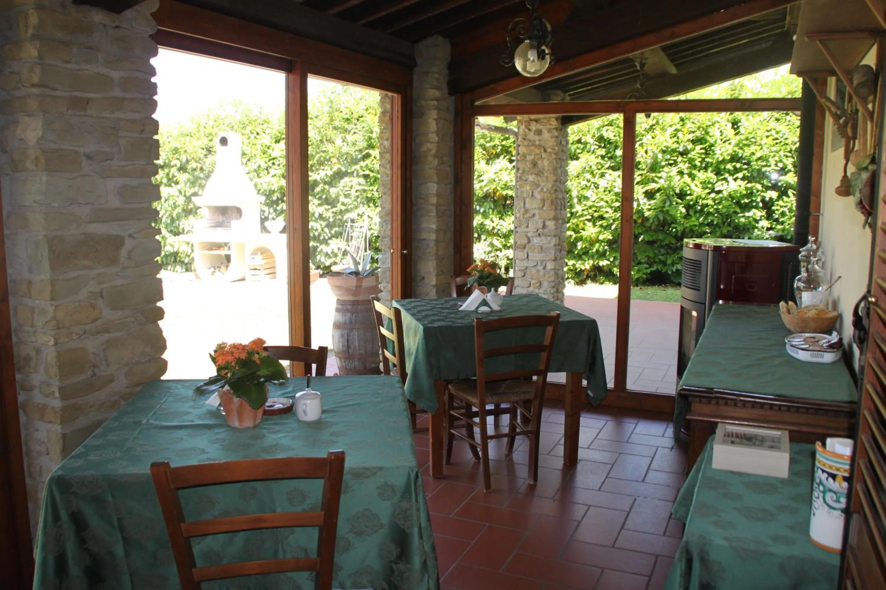 Restaurant/places to eat in Ortali Country House