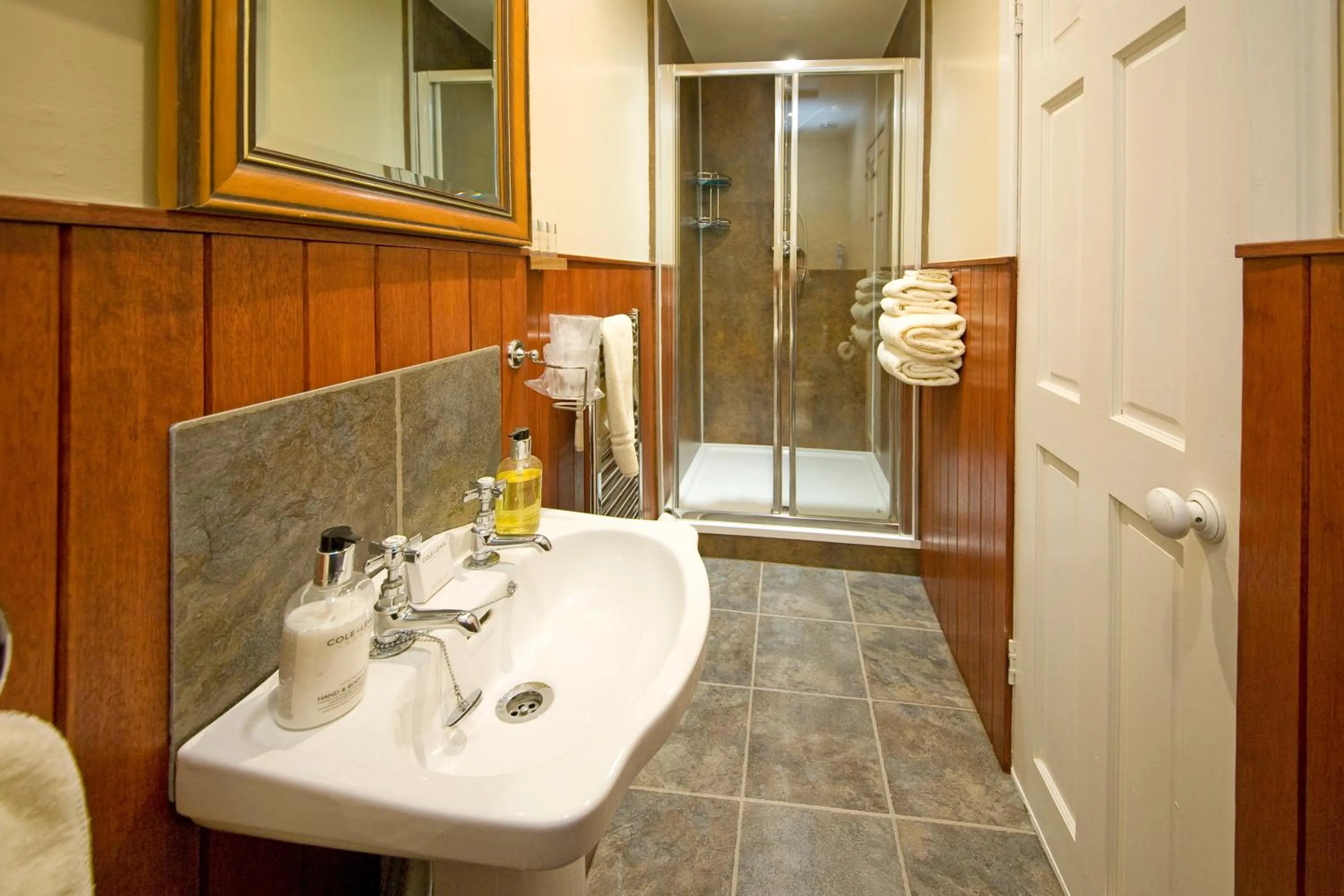 Shower in Knap Guest House