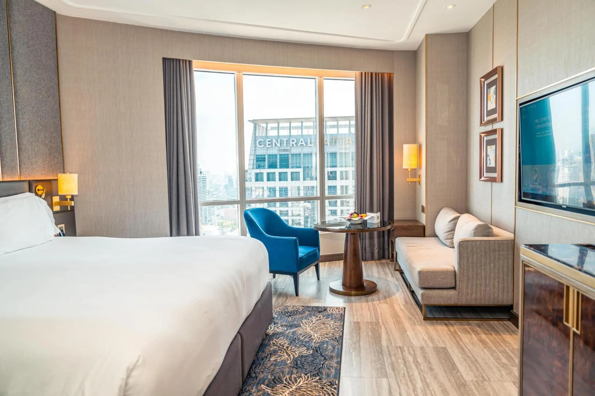 View (from property/room), Bed in Centara Grand At CentralWorld