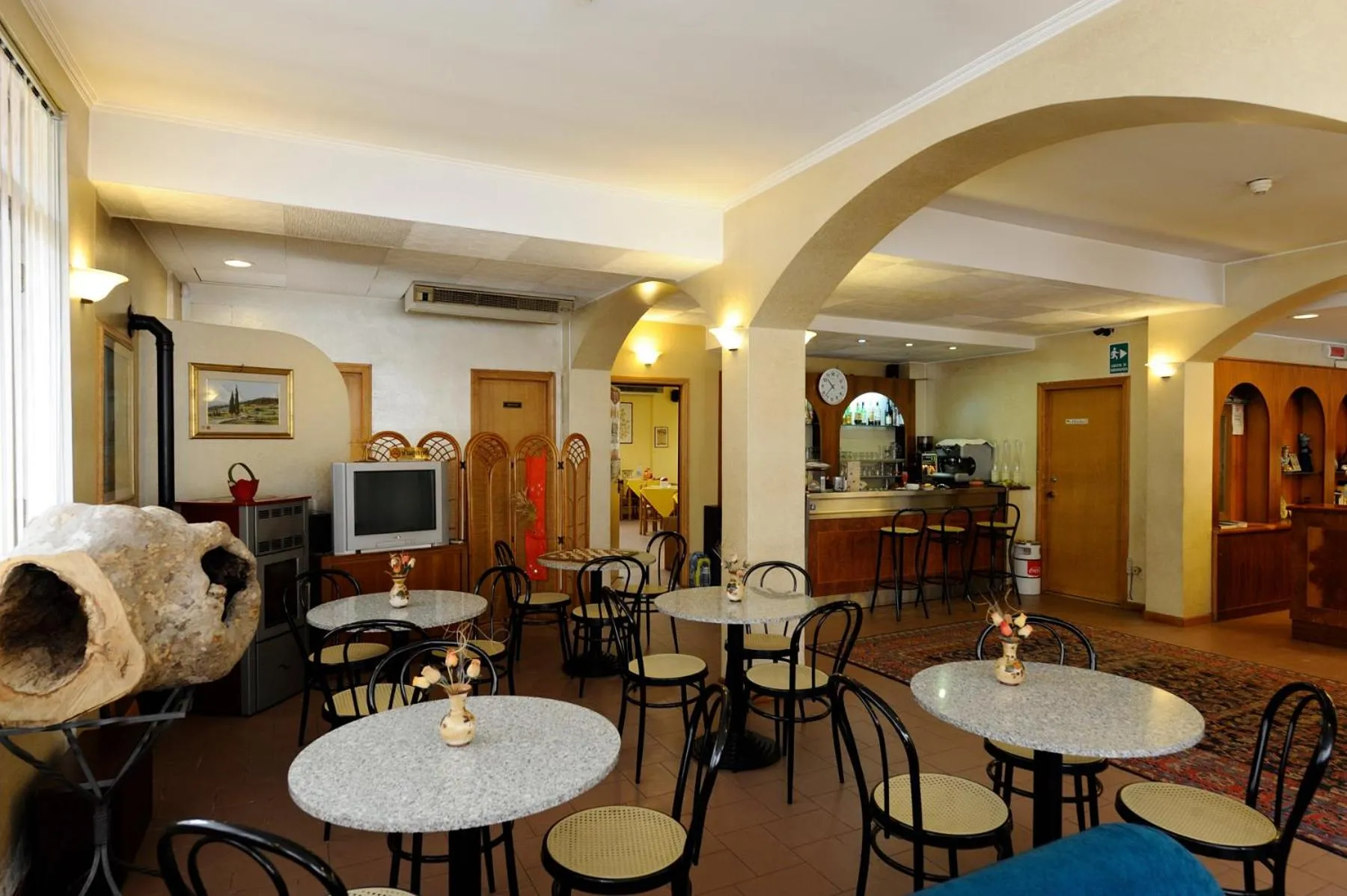 Restaurant/places to eat in Hotel Trasimeno