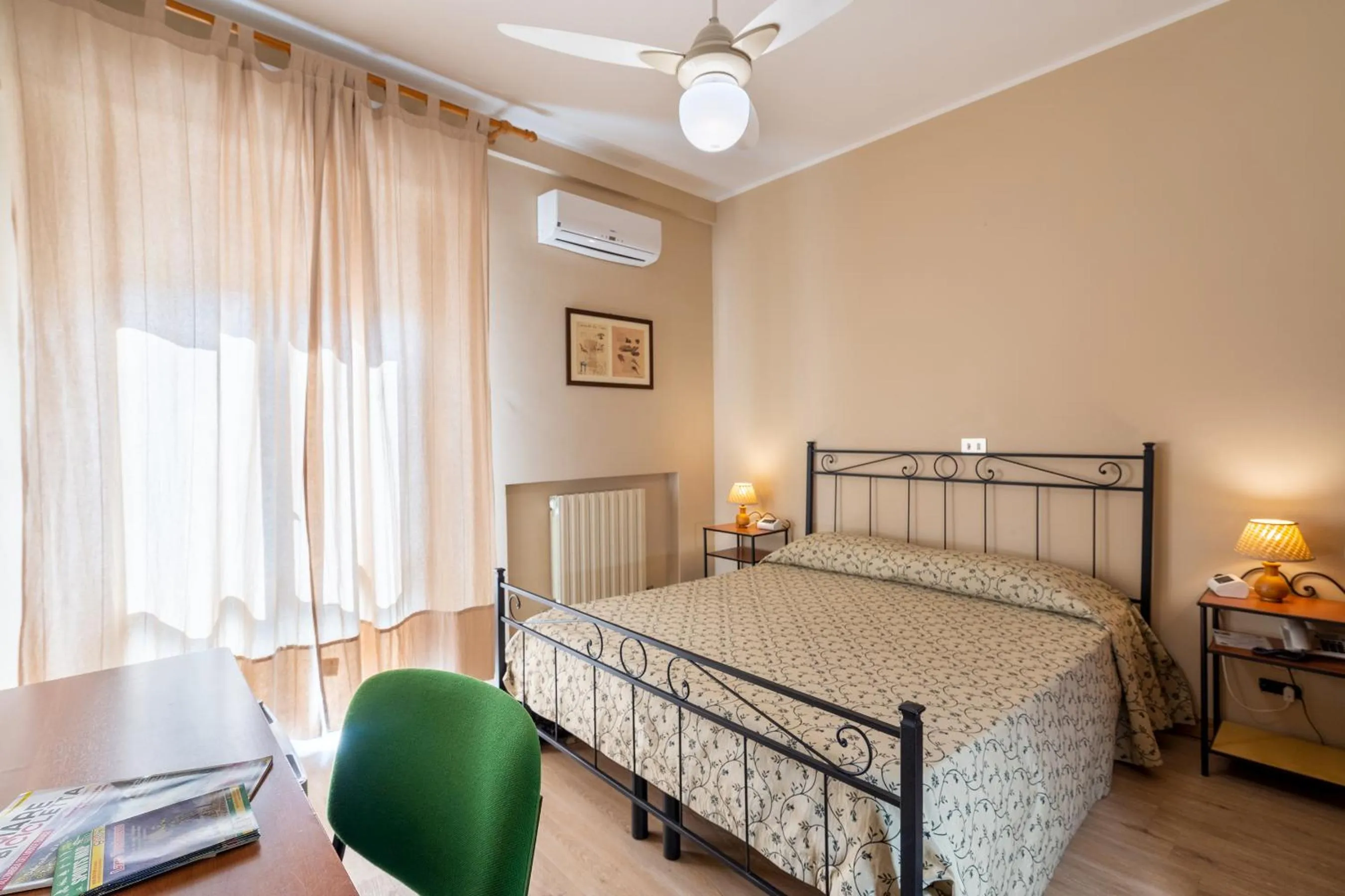 Bedroom, Bed in Hotel Trasimeno