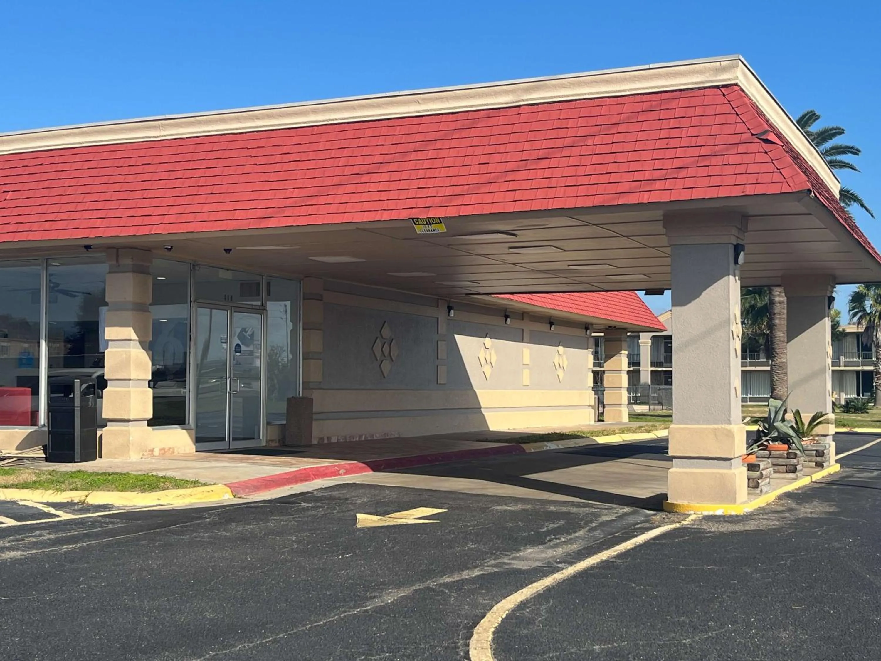 Property building in Studio 6 Lake Jackson, TX