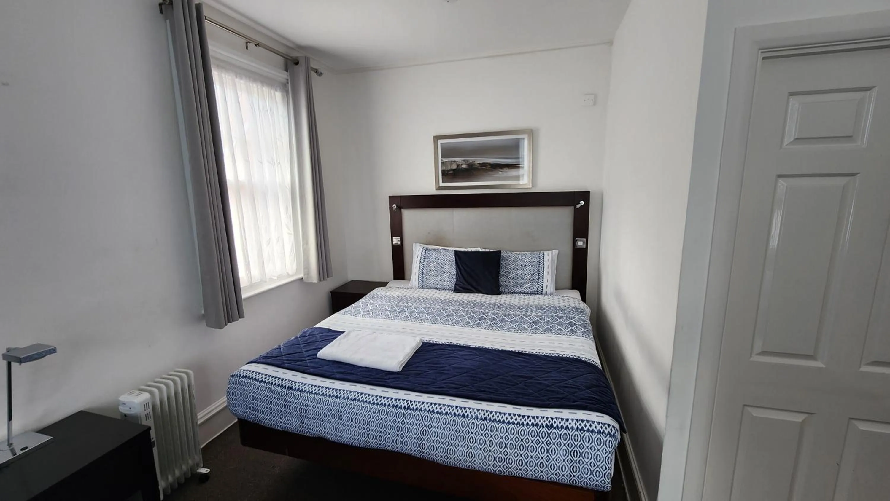 Bed in Gatwick Castle B&B