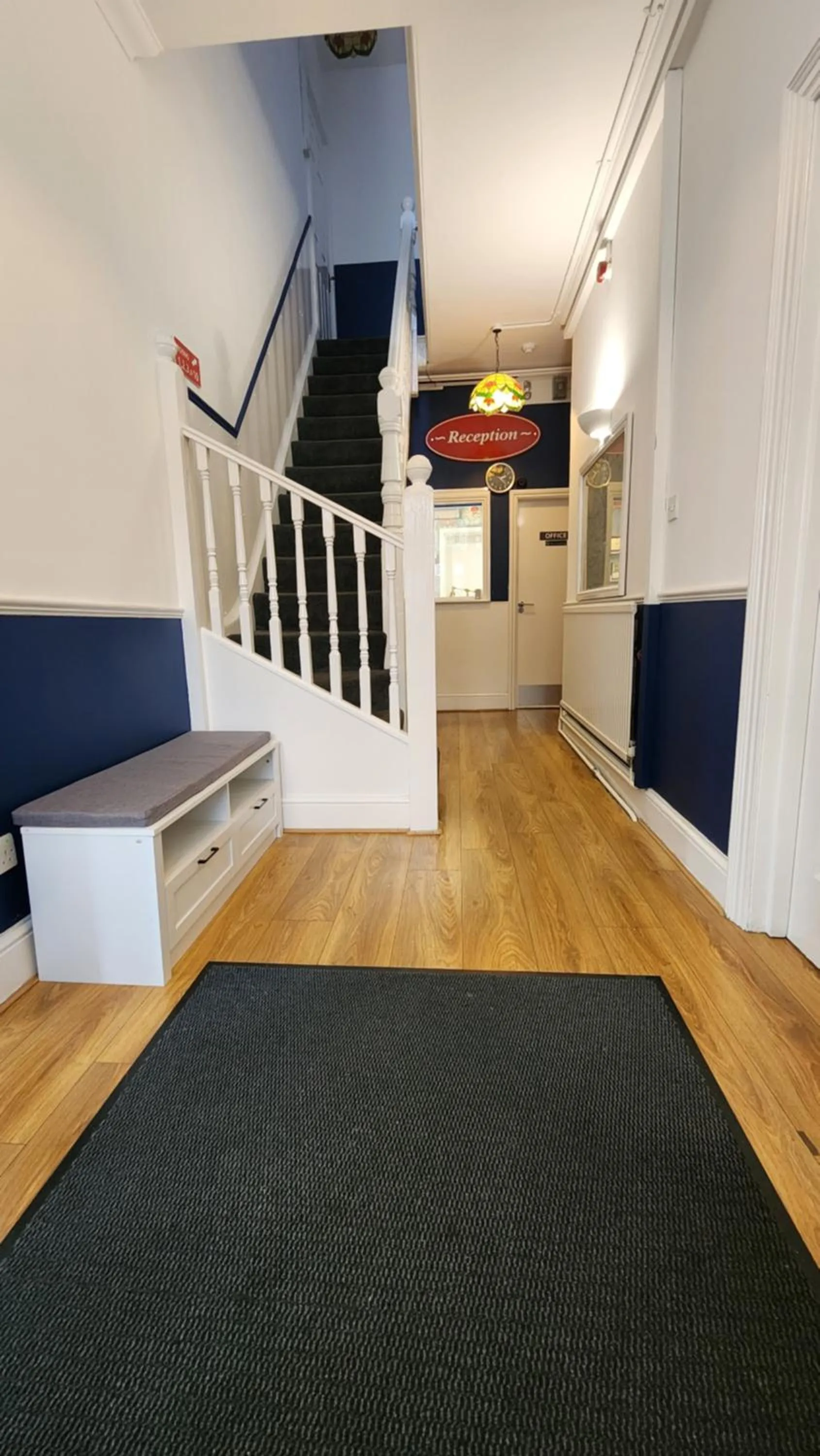 Lobby or reception in Gatwick Castle B&B