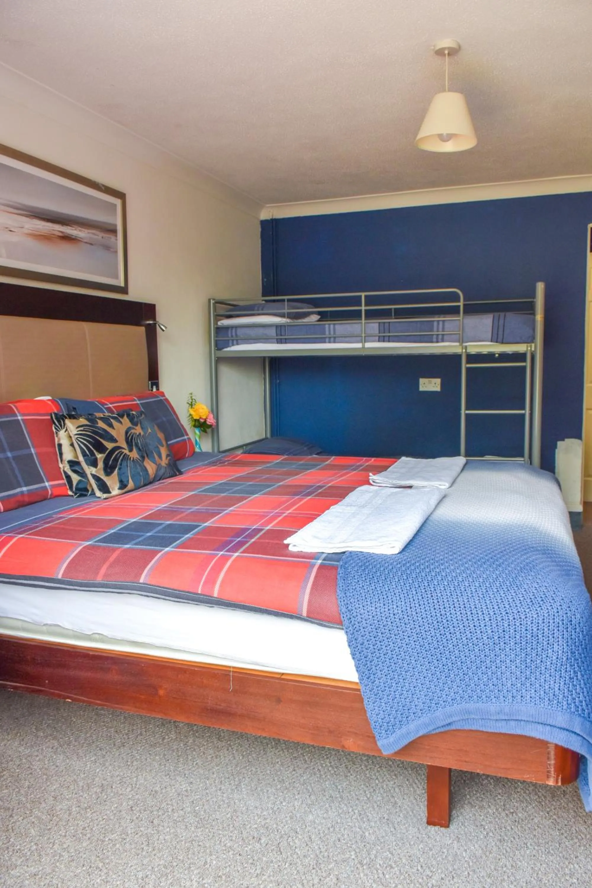 Bedroom, Bed in Gatwick Castle B&B