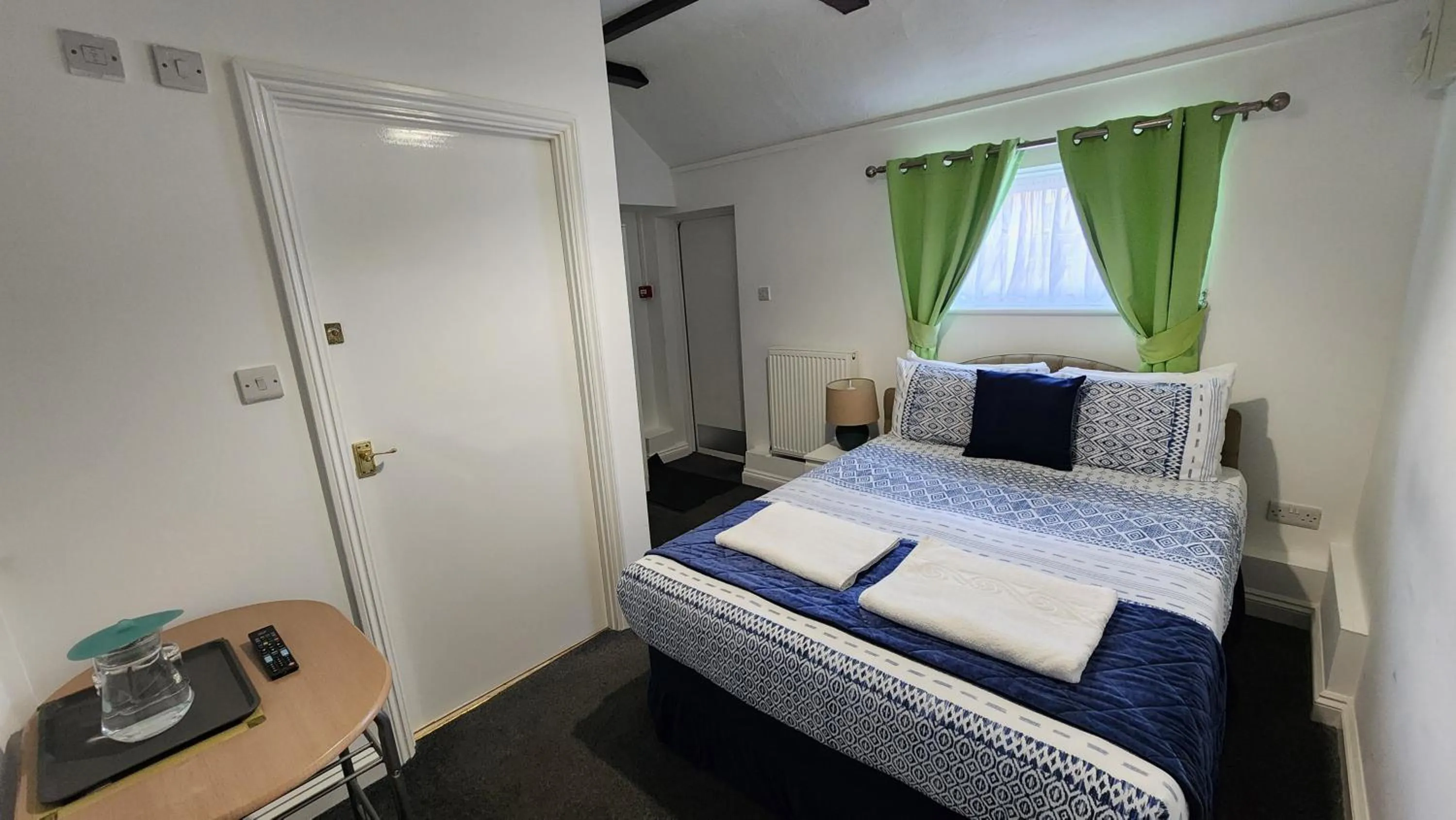 Bedroom, Bed in Gatwick Castle B&B