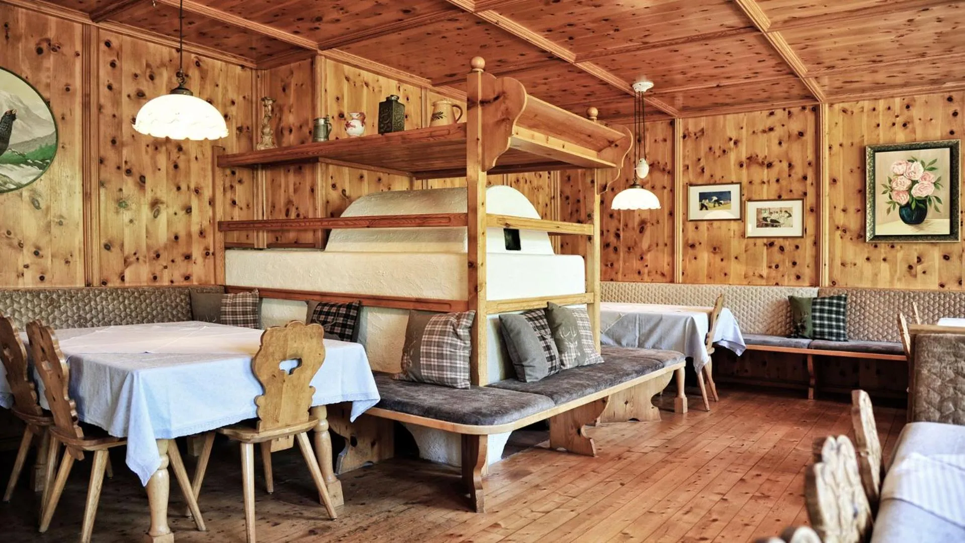 Dining area in Hotel Königsblick by keyone