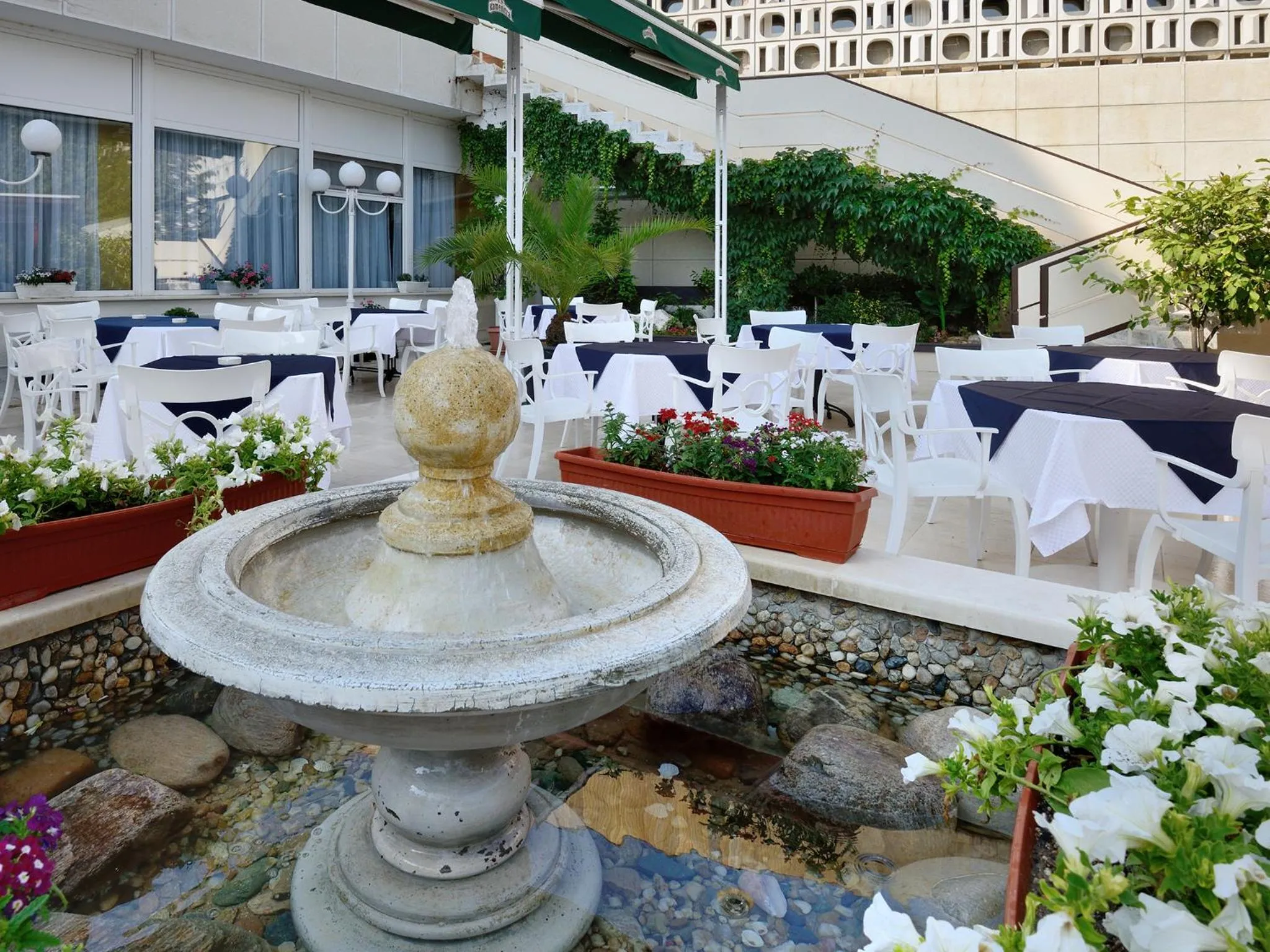 Restaurant/places to eat in Augusta SPA Hotel