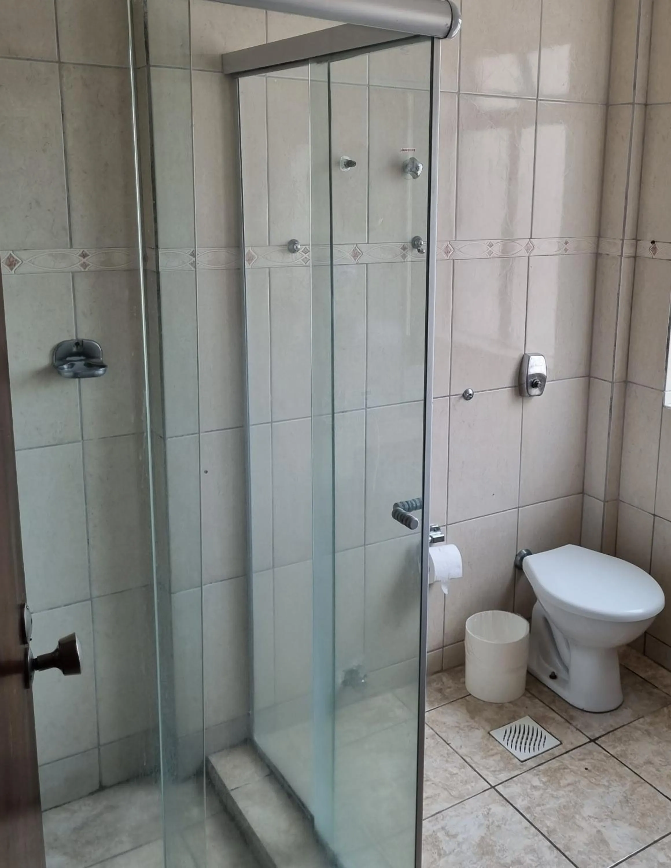 Shower in Caravelle Palace Hotel