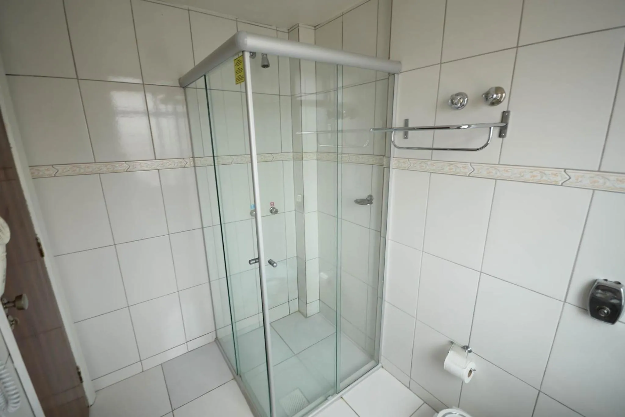 Shower in Caravelle Palace Hotel