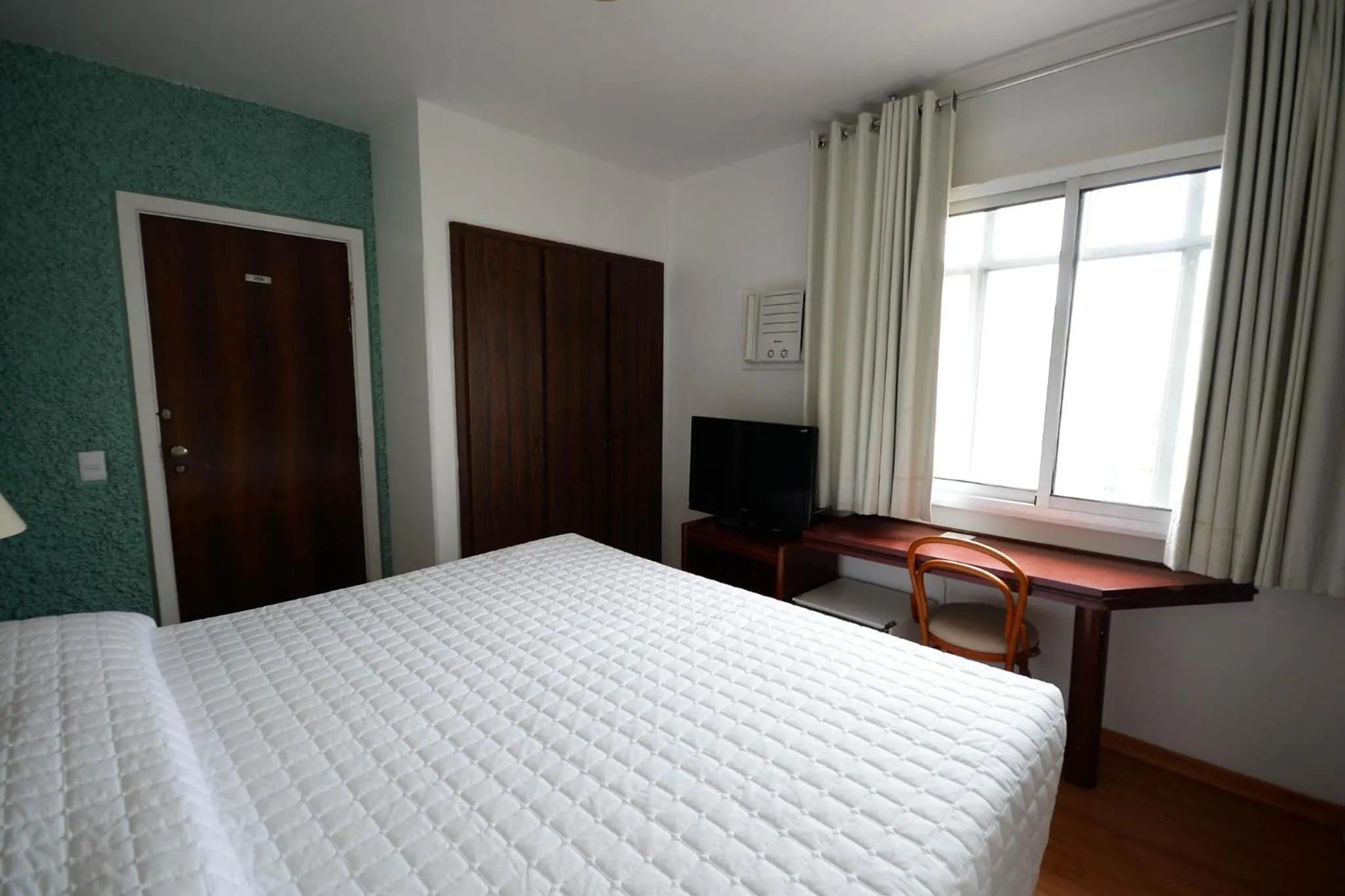 Bed in Caravelle Palace Hotel