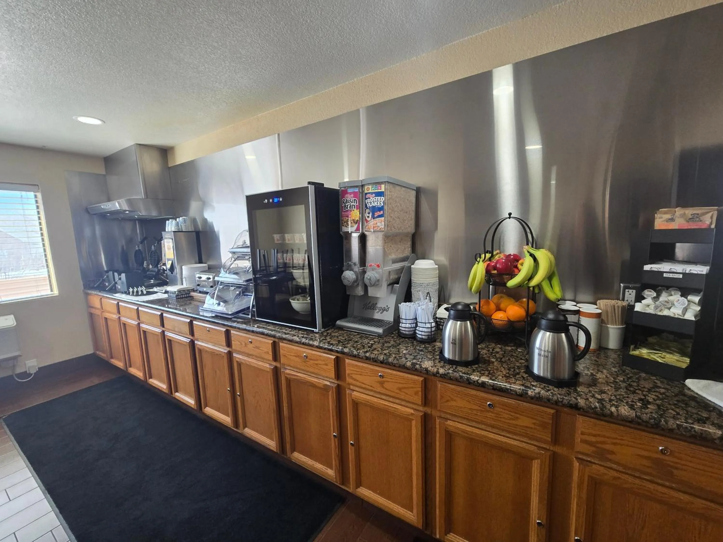 Breakfast in Howard Johnson by Wyndham Williams