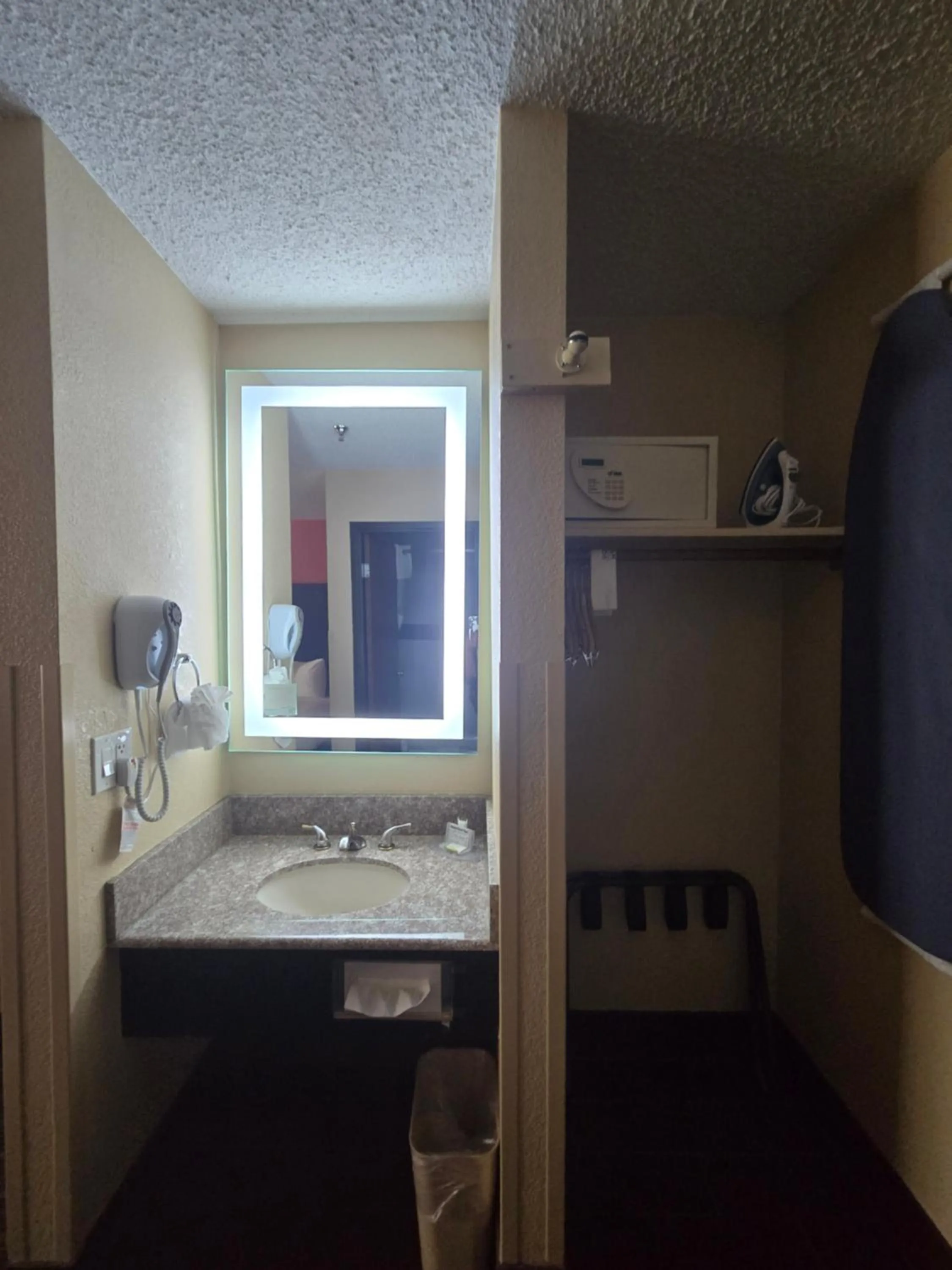 Bathroom in Howard Johnson by Wyndham Williams