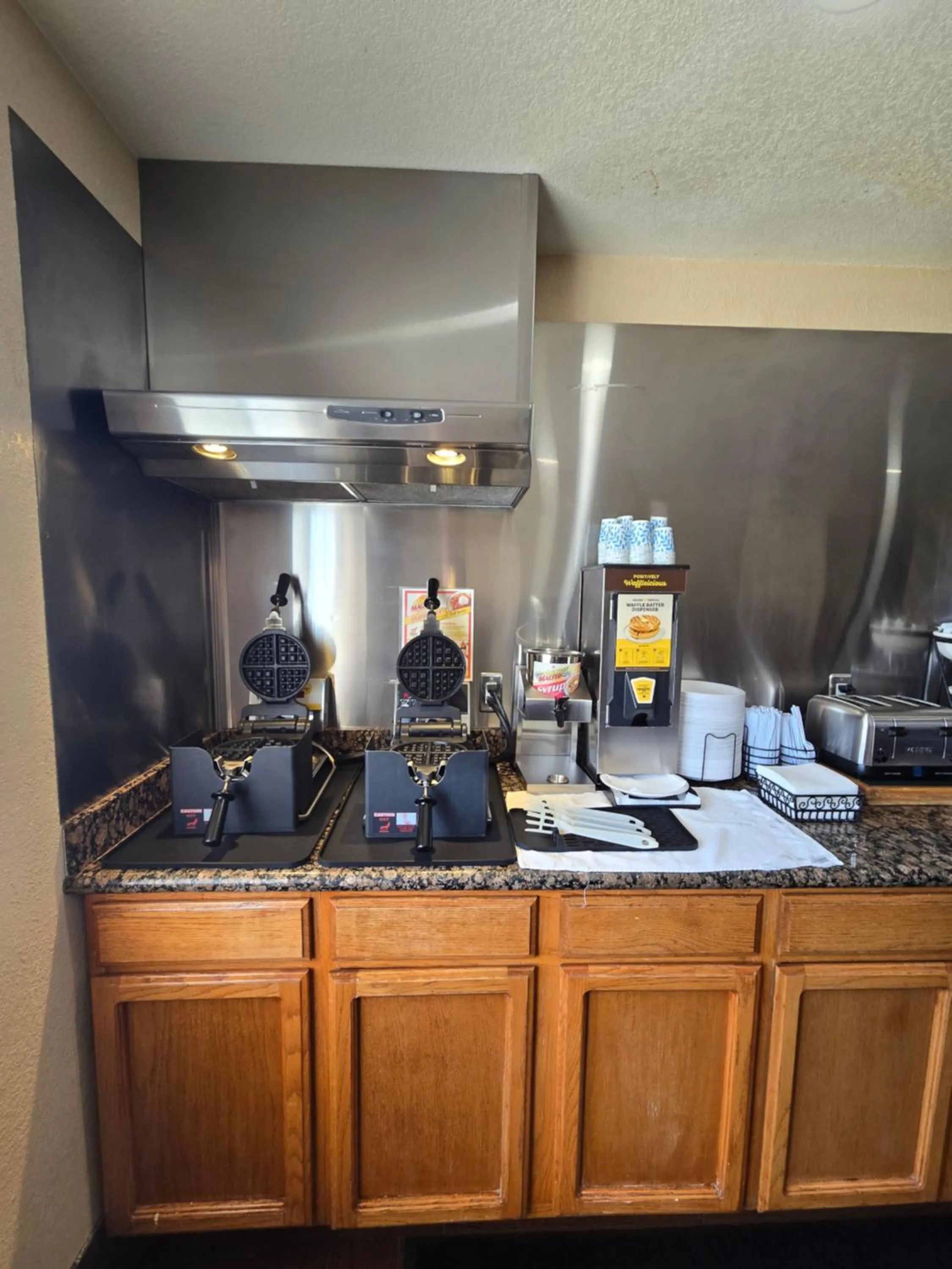 Breakfast in Howard Johnson by Wyndham Williams