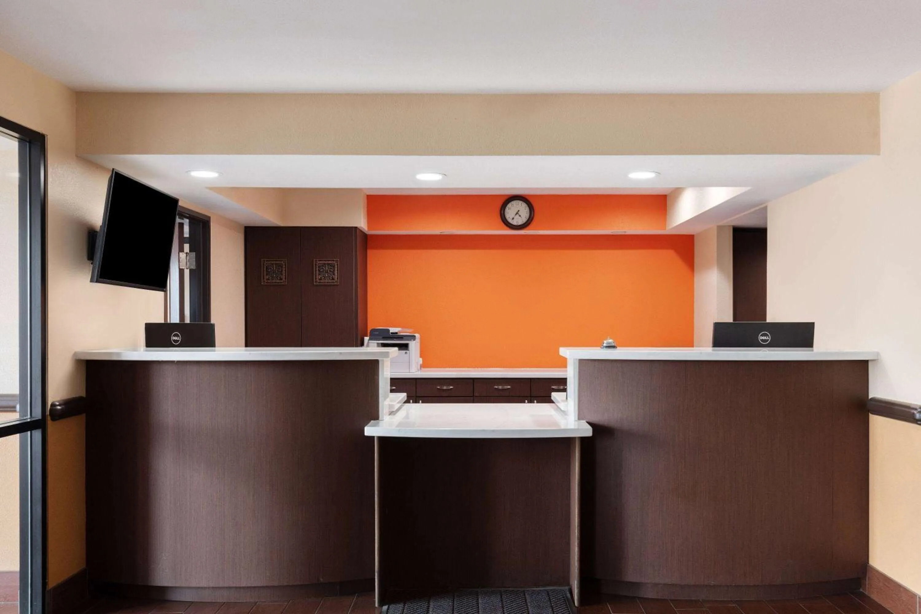 Lobby or reception in Howard Johnson by Wyndham Williams