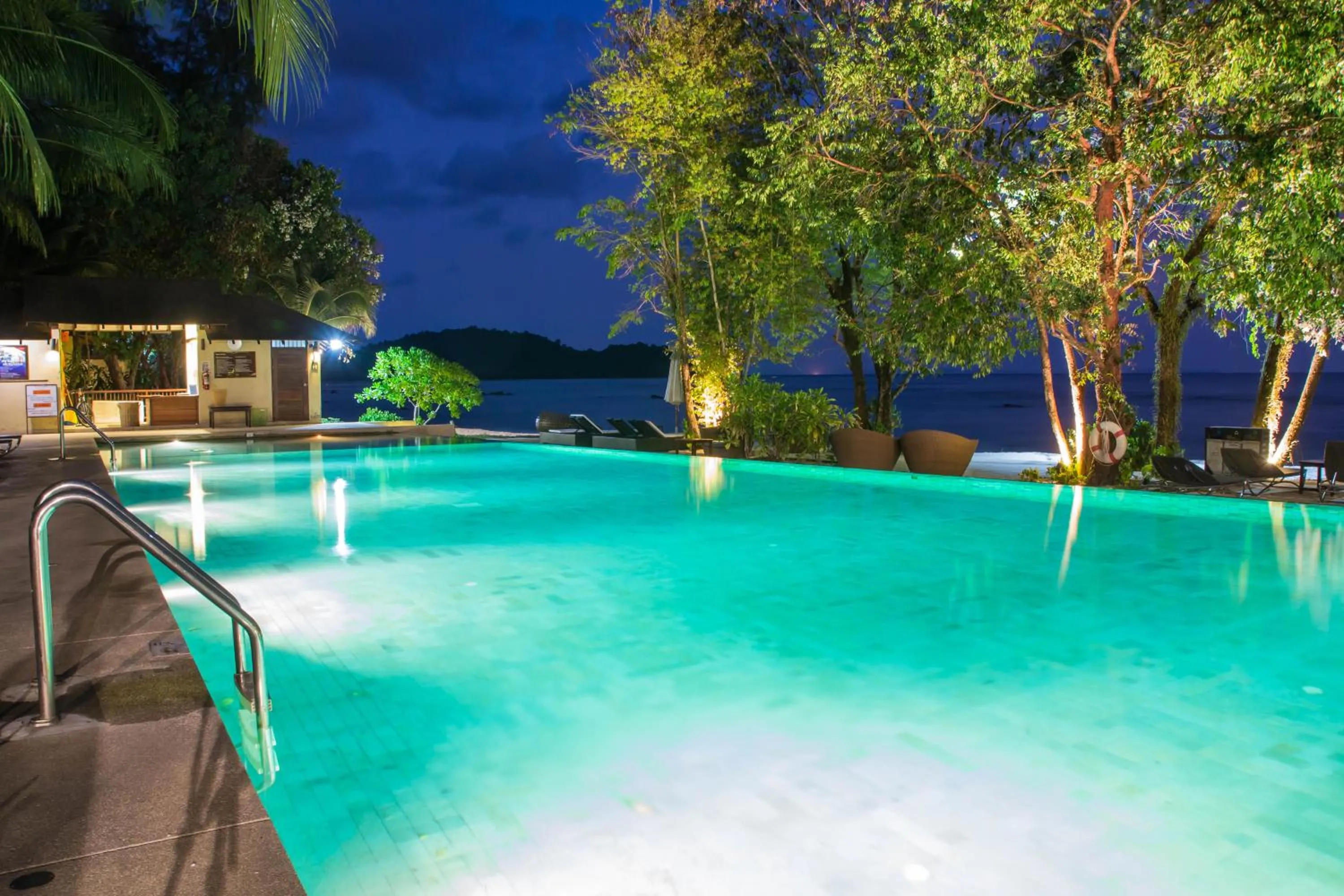 Swimming pool in Centara Chaan Talay Resort And Villas Trat