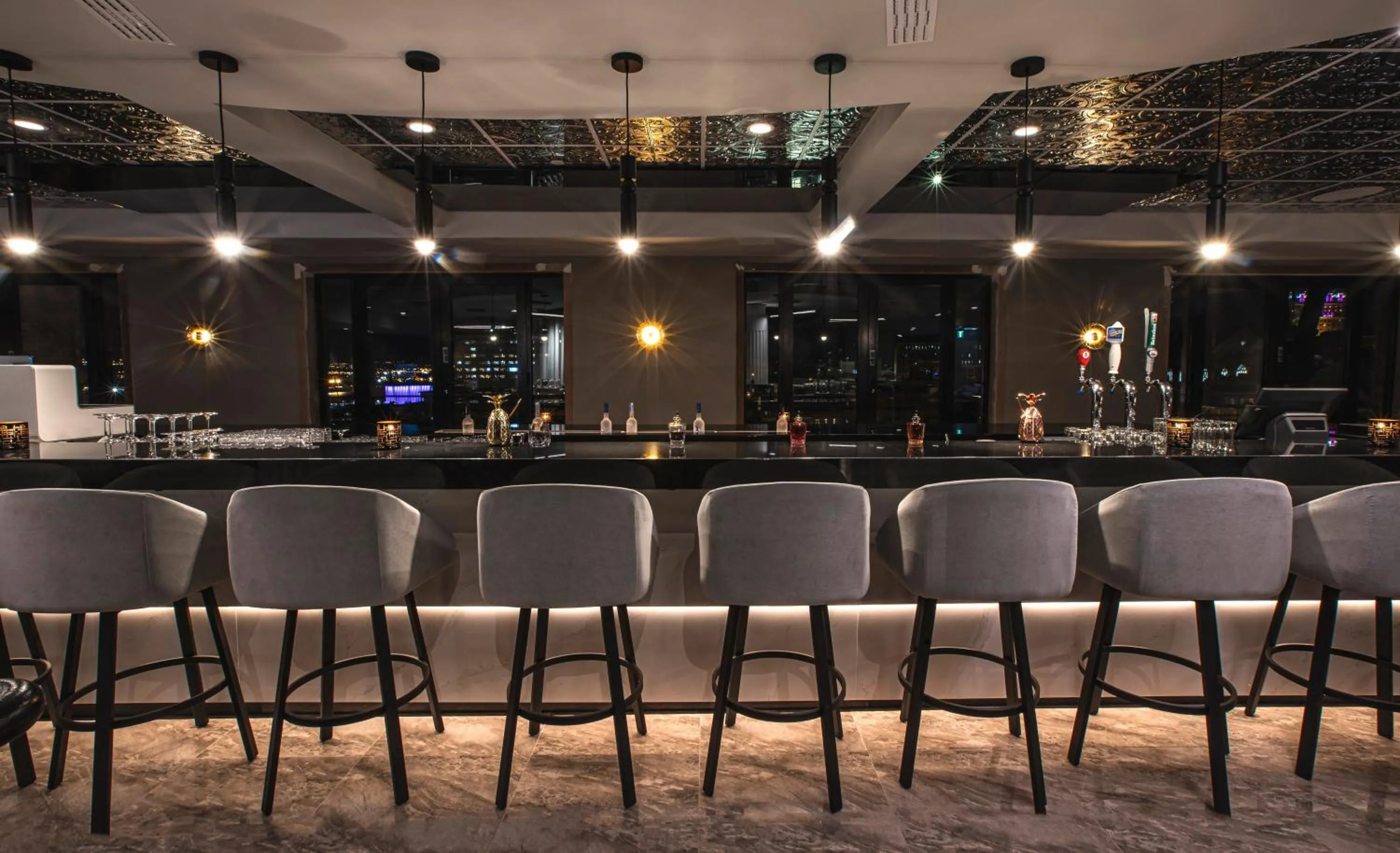 Lounge or bar in Le Capitole Hotel