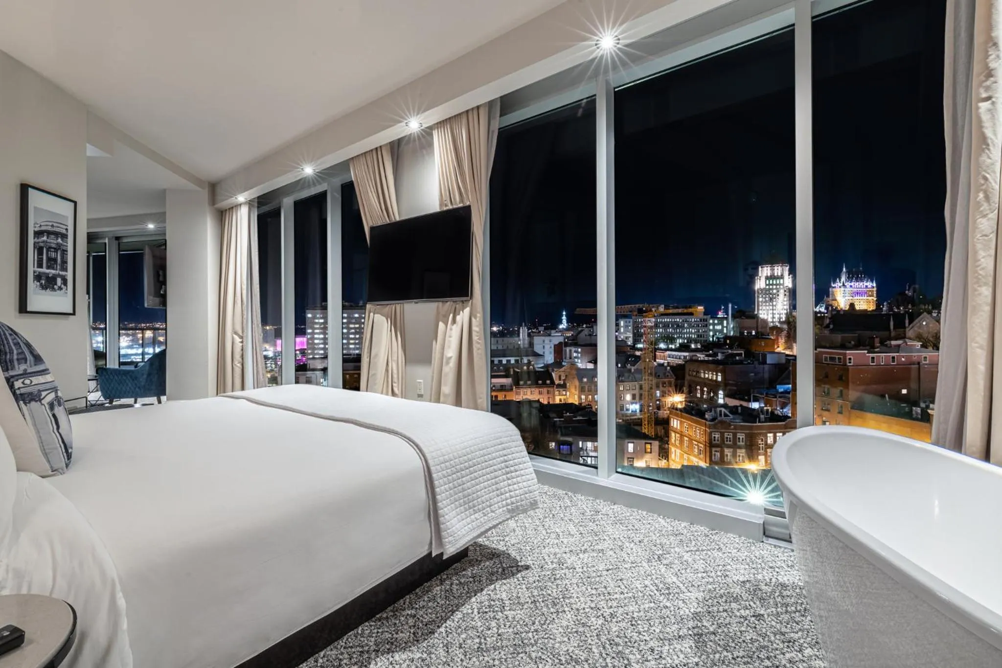 Bed in Le Capitole Hotel