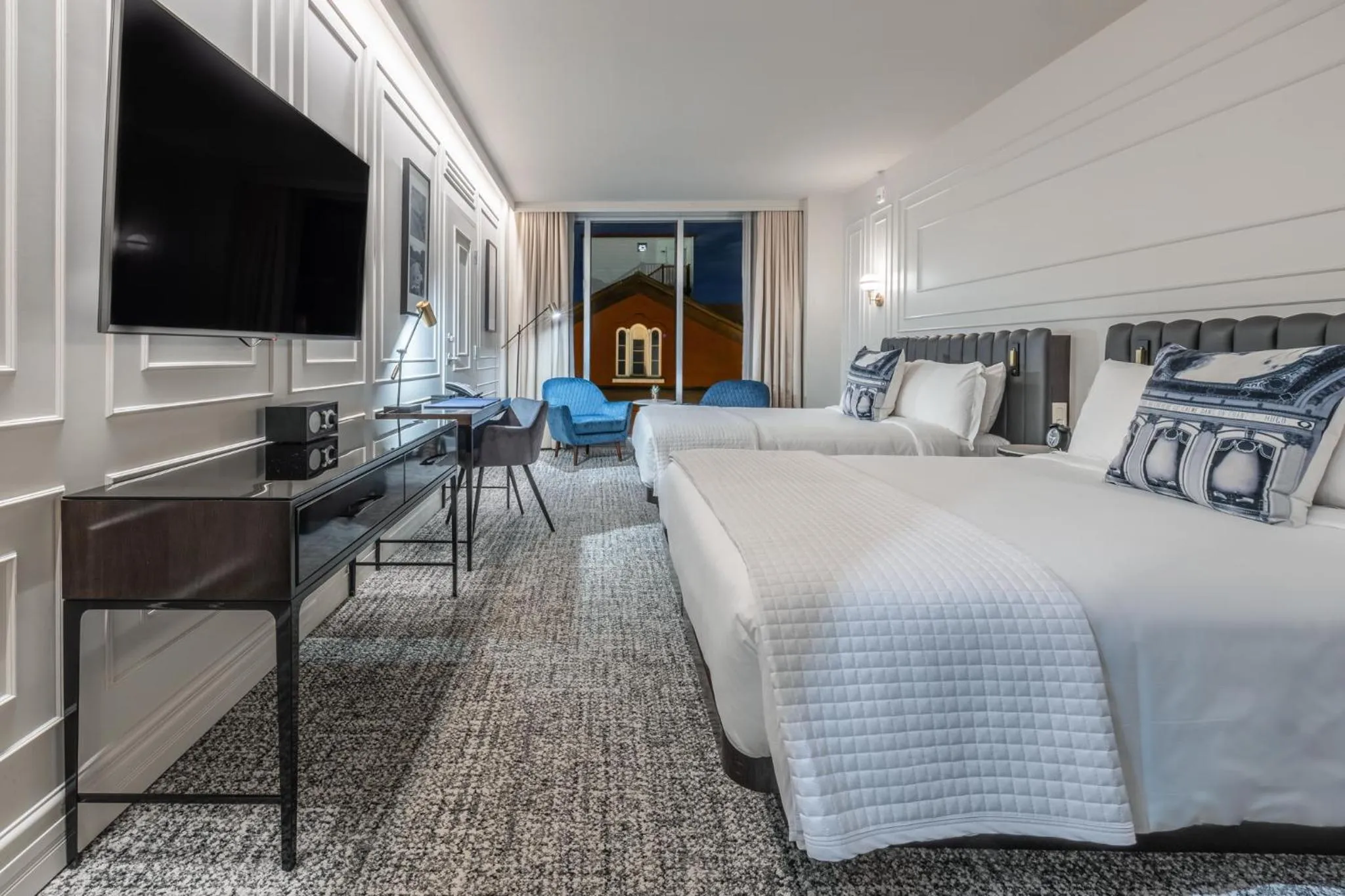 Photo of the whole room, Bed in Le Capitole Hotel