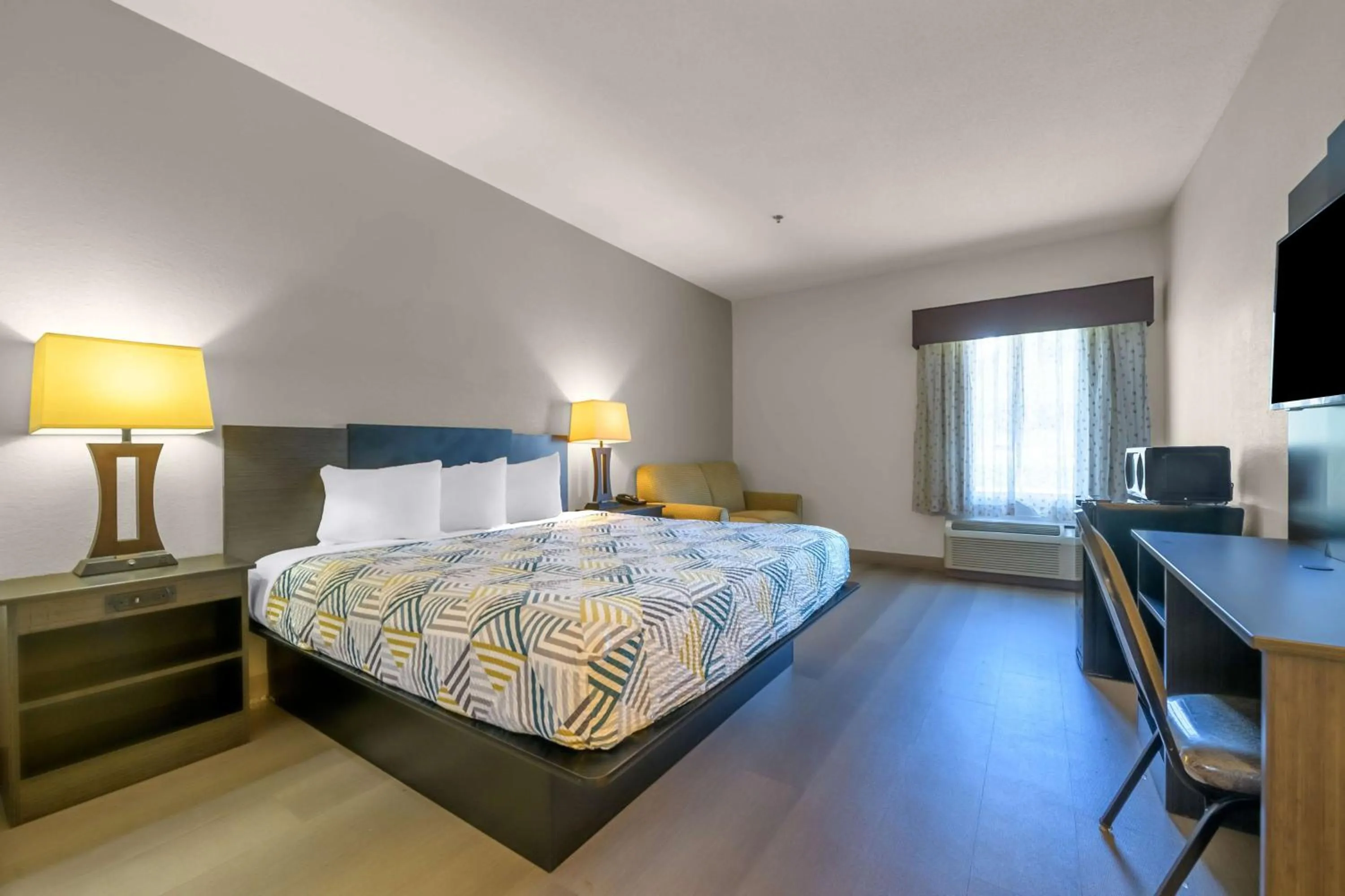 Bedroom, Bed in Motel 6 Dawsonville GA North GA Premium Outlets