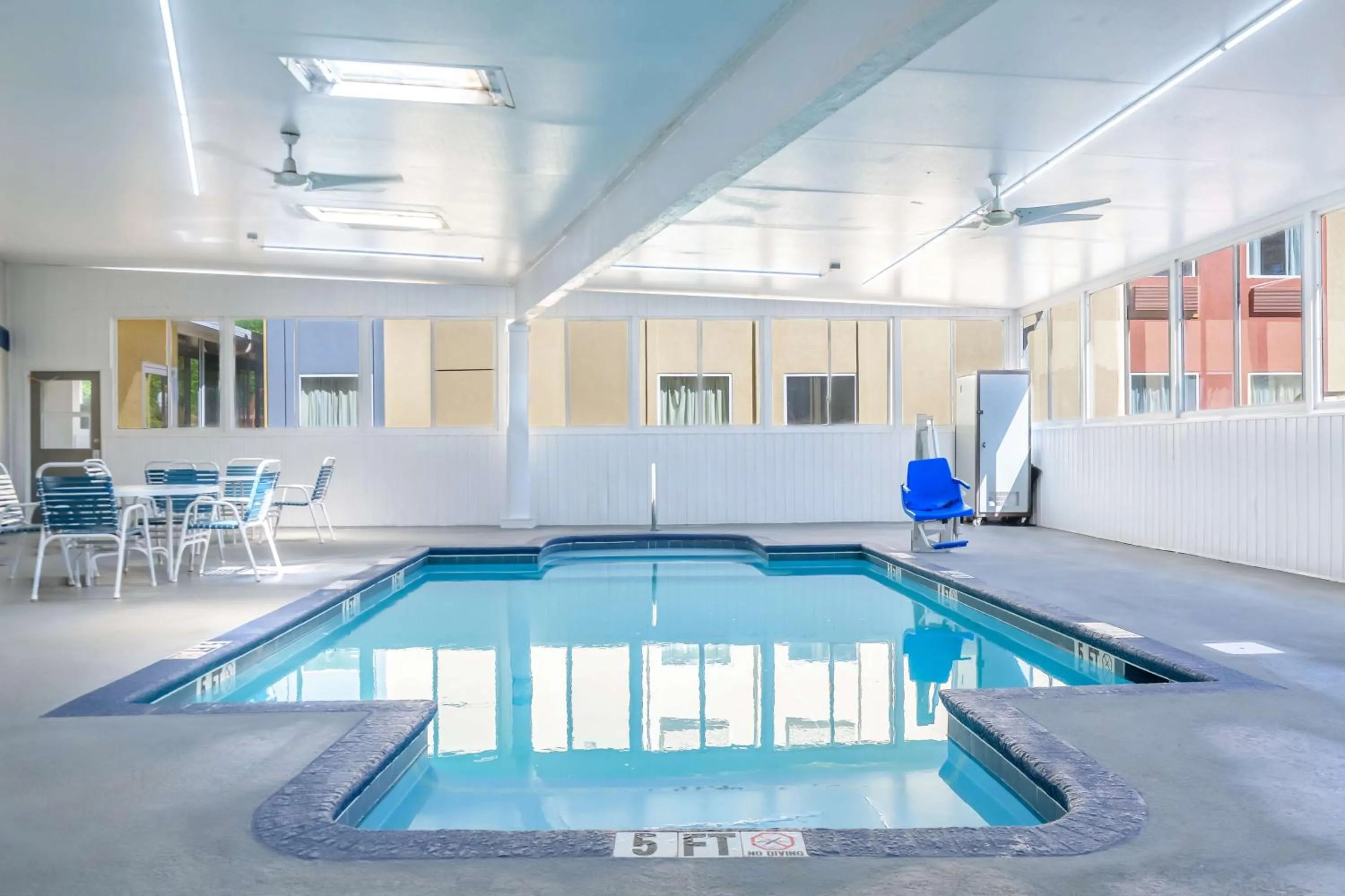 Pool view in Motel 6 Dawsonville GA North GA Premium Outlets