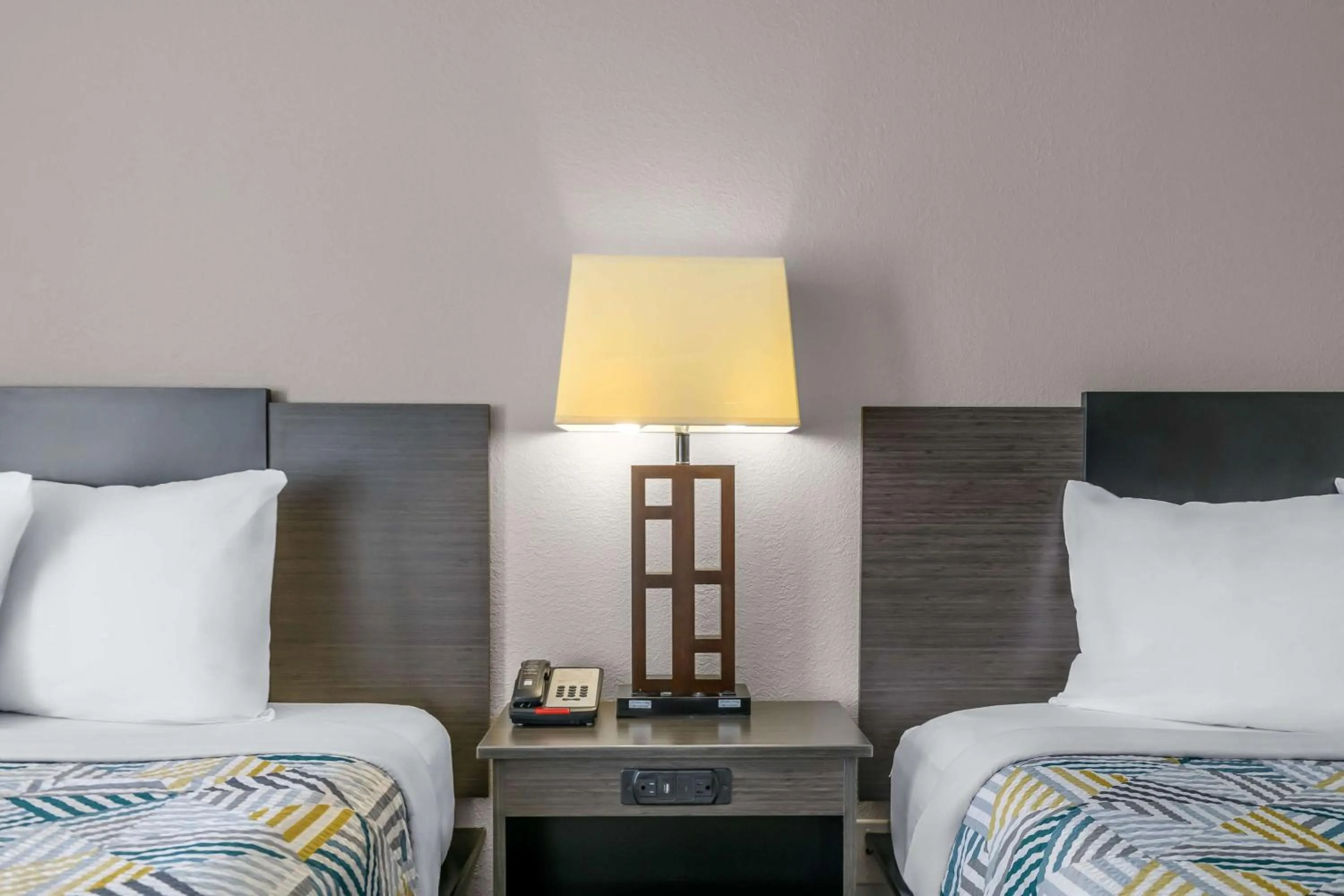 Bedroom, Bed in Motel 6 Dawsonville GA North GA Premium Outlets