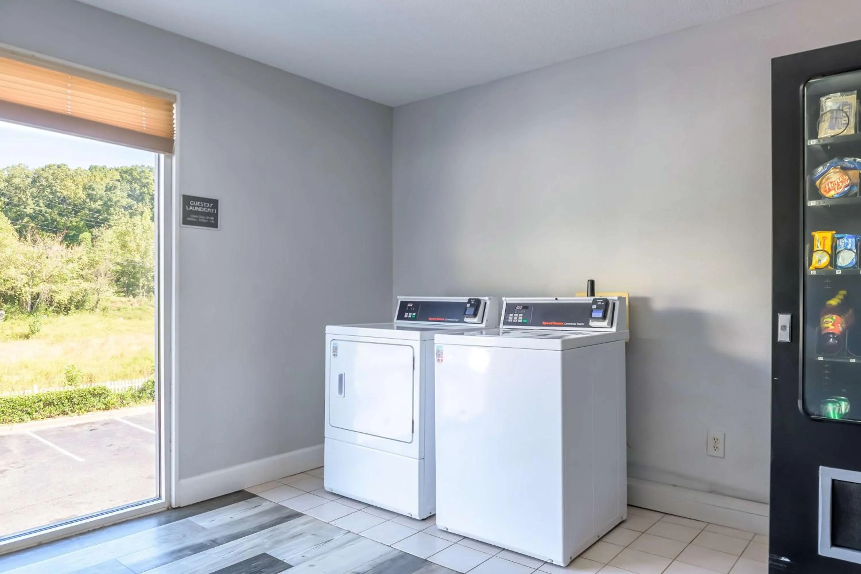 Property building in Motel 6 Dawsonville GA North GA Premium Outlets