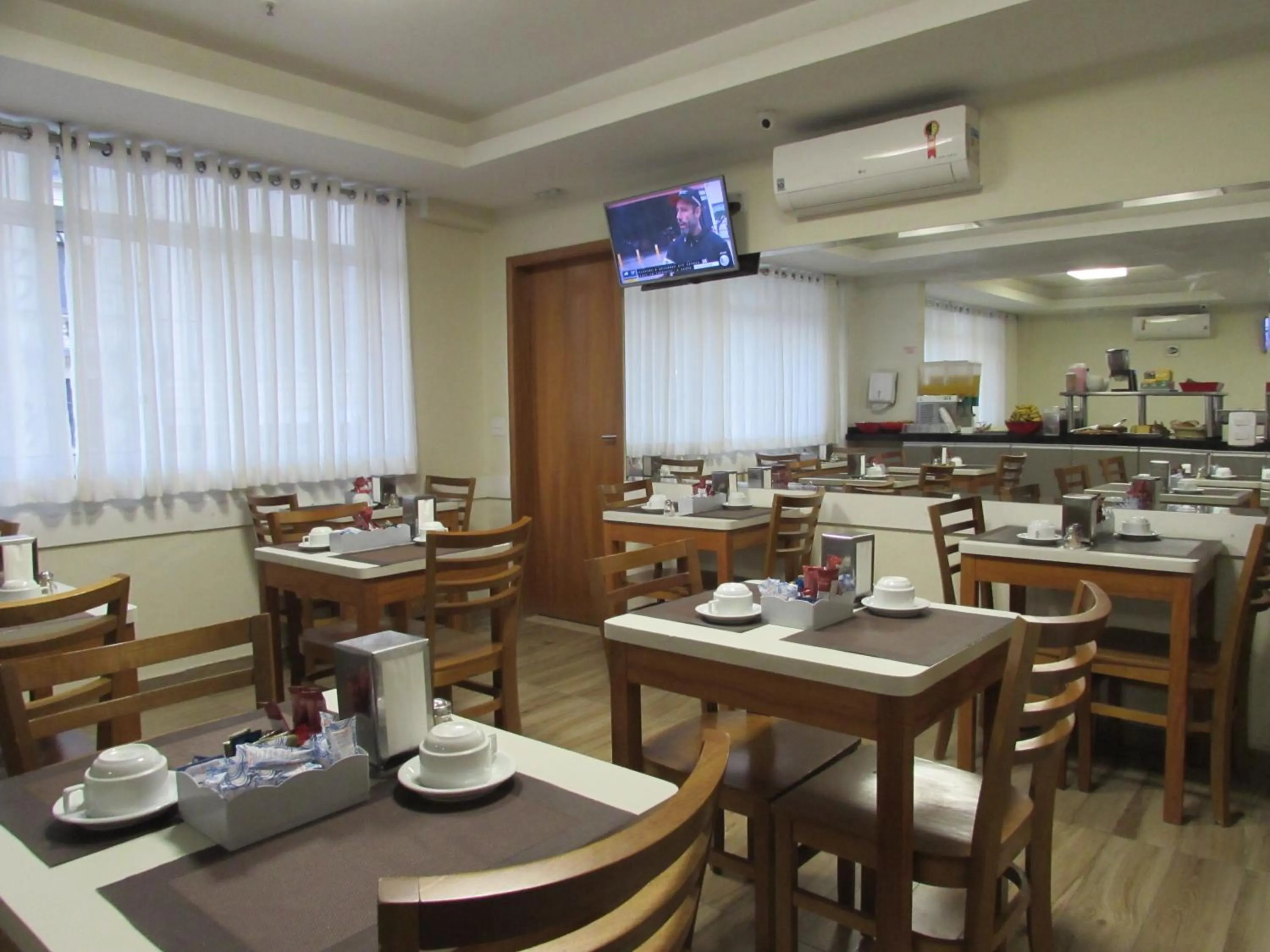 Hotel Urbis a 10 minutos Rua 25 de Março, Brás,Bom Retiro,a 2 minutos do Mirante Sampa Sky