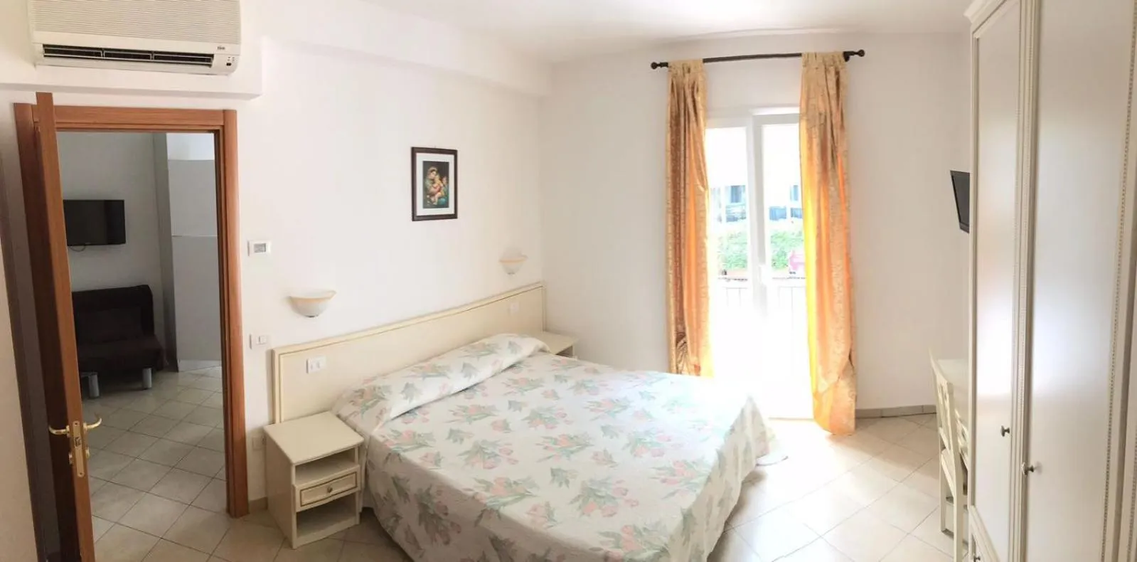 Bedroom, Bed in Residence Meeting