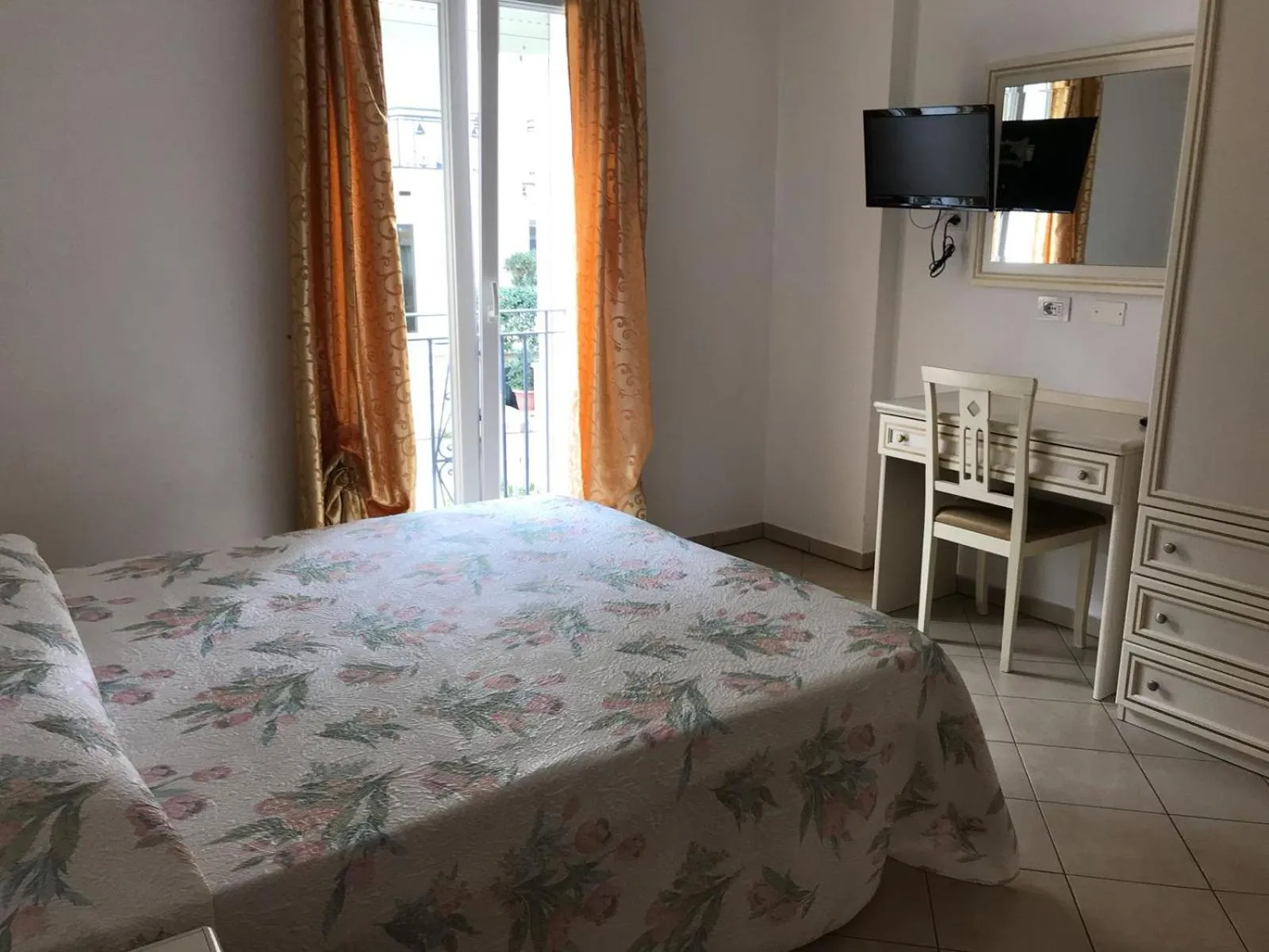 Bedroom, Bed in Residence Meeting