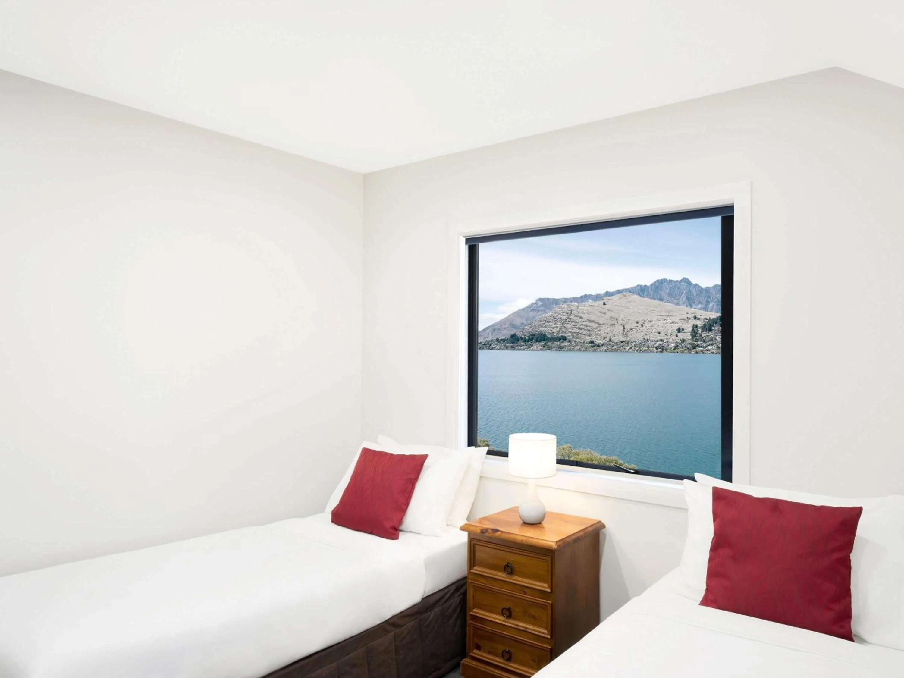 Other, Bed in Mantra The Point