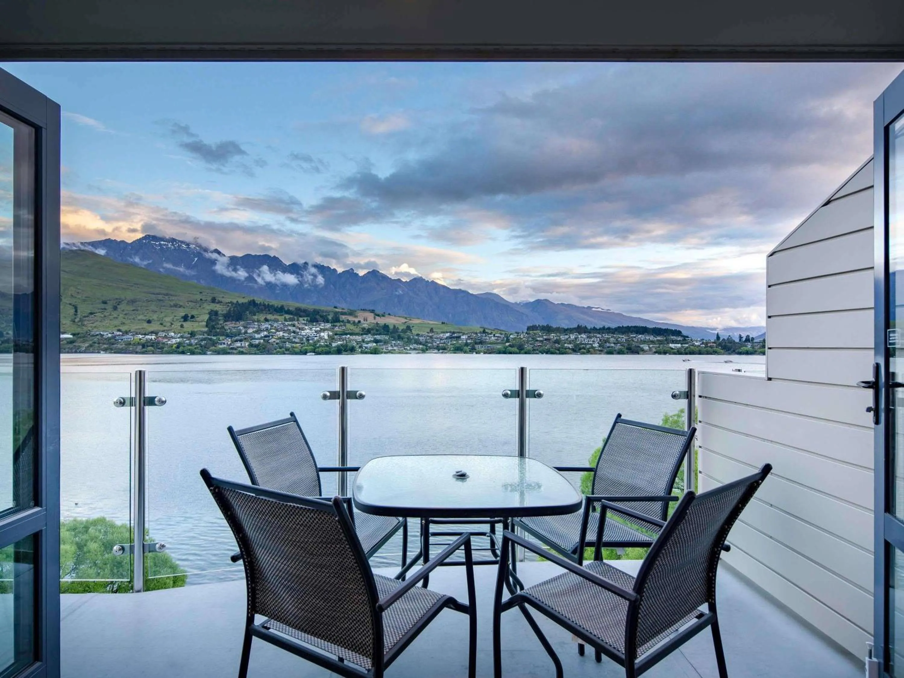 Property building in Mantra The Point