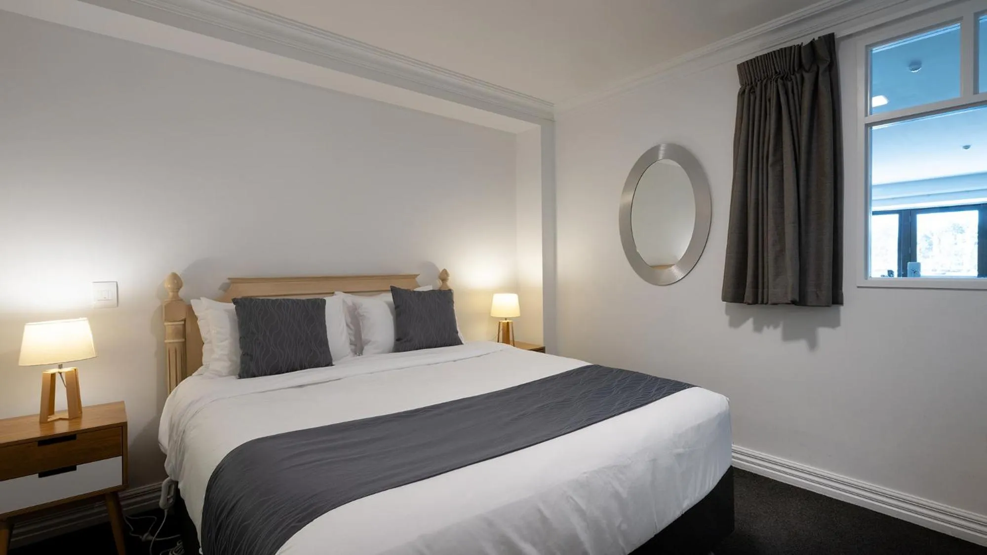 Bedroom, Bed in The Waterfront