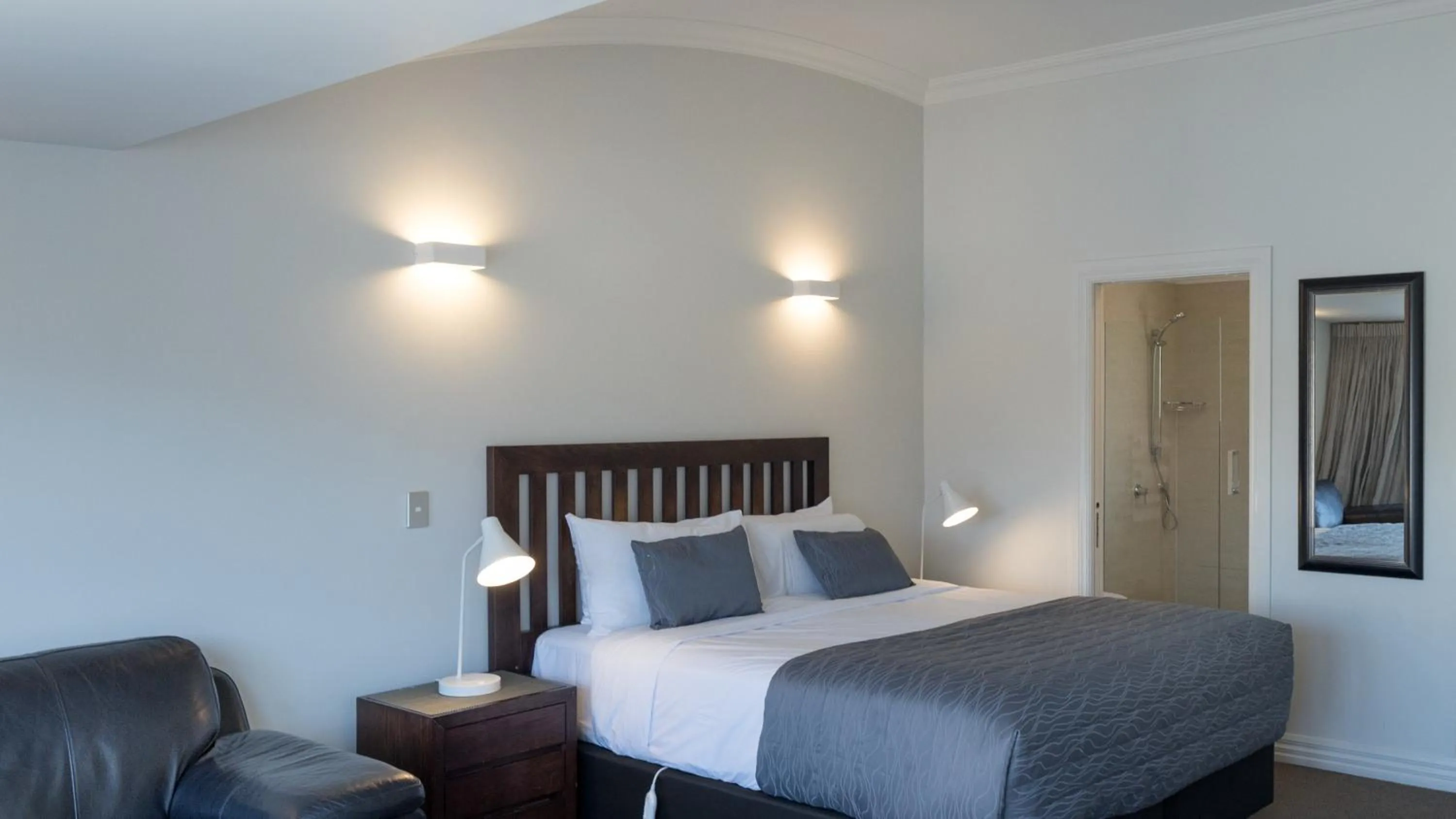 Bedroom, Bed in The Waterfront