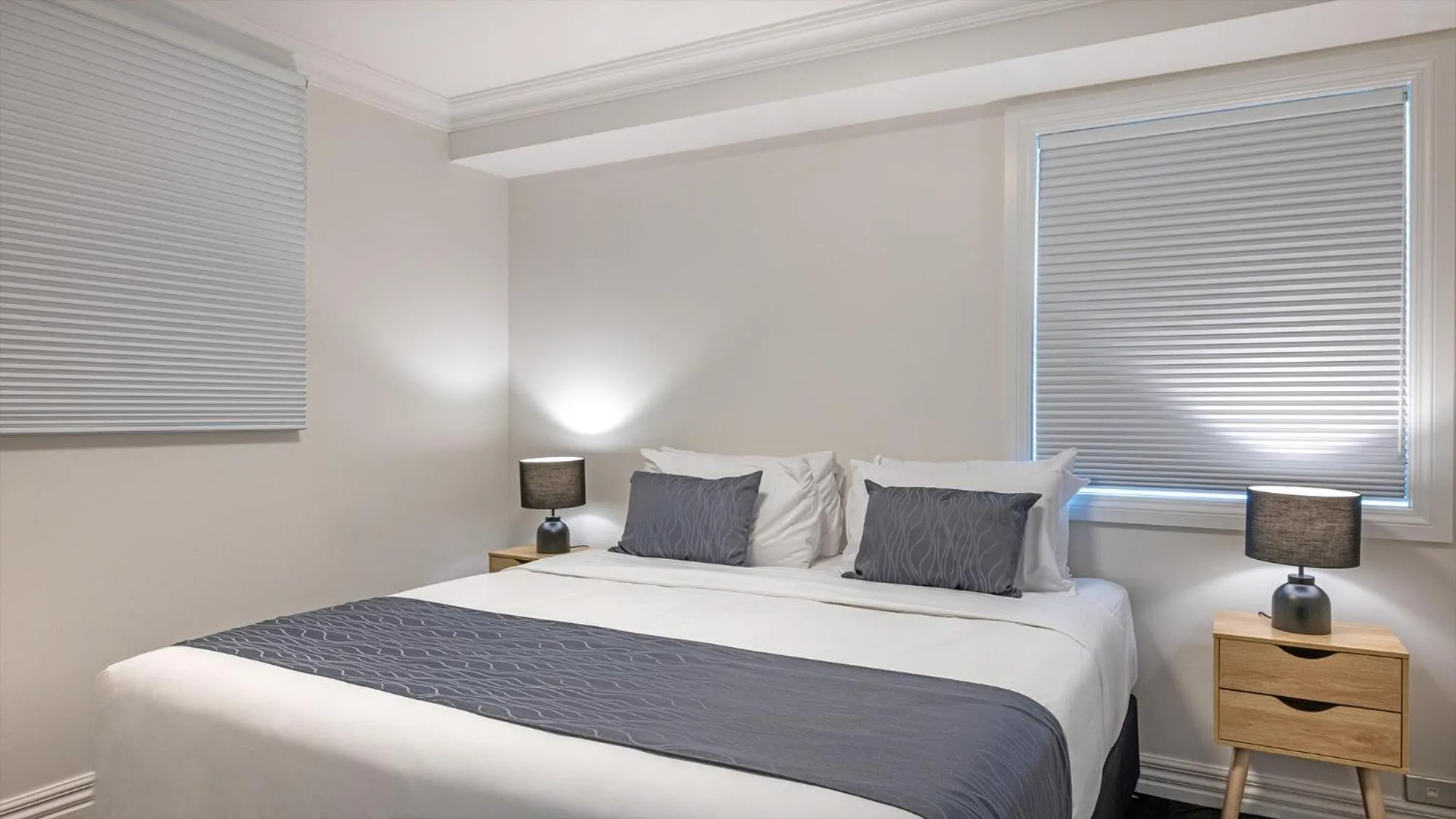 Bedroom, Bed in The Waterfront