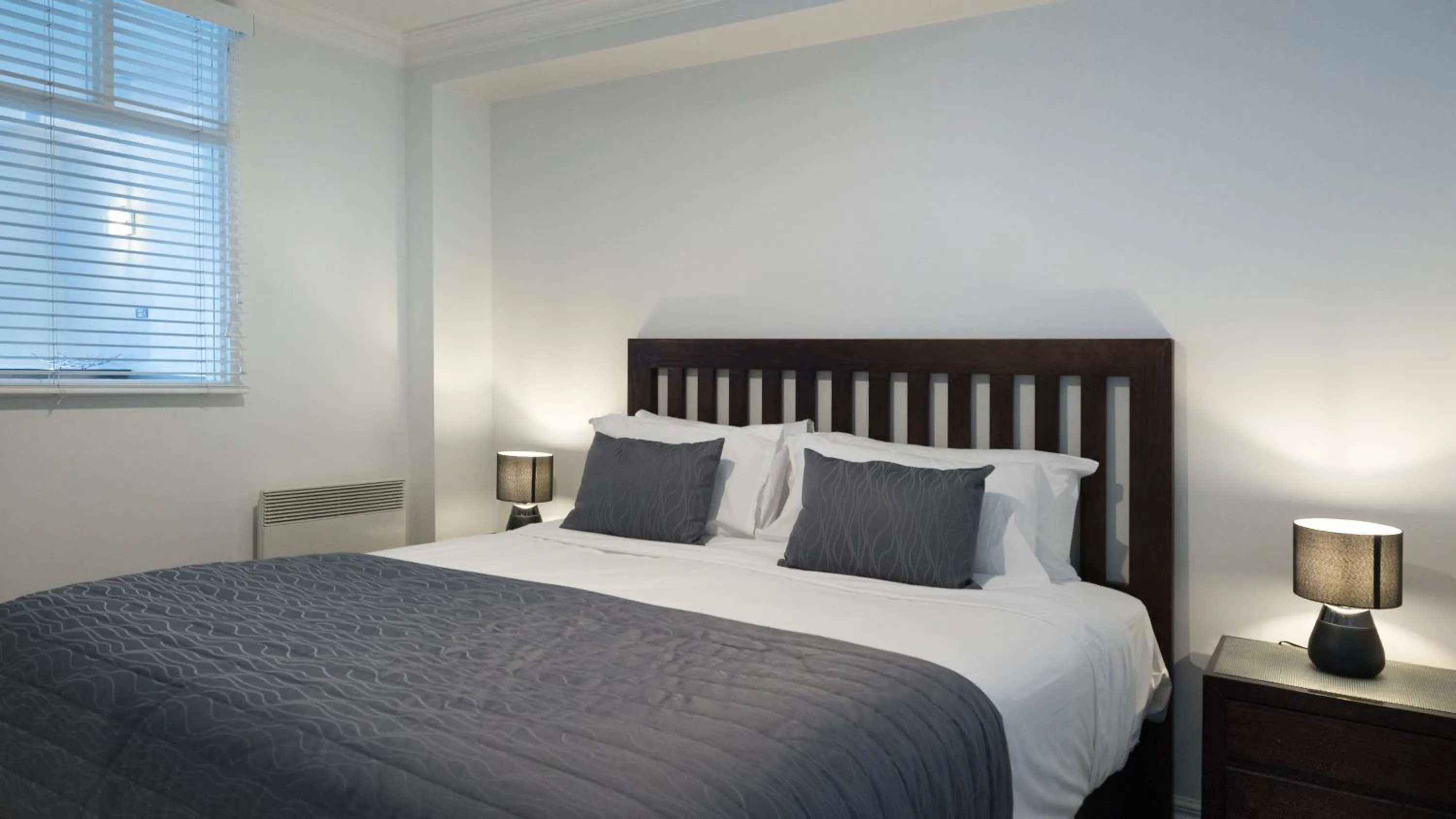 Bedroom, Bed in The Waterfront