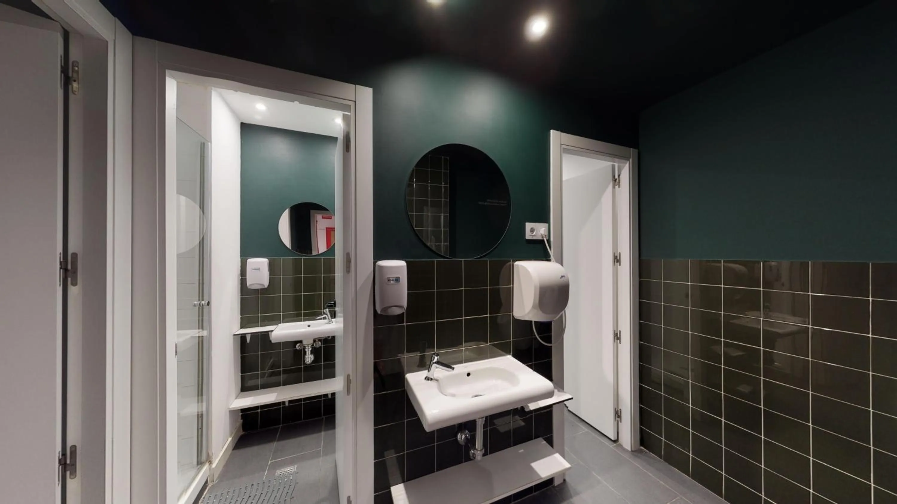 Bathroom in 2060 The Newton Hostel