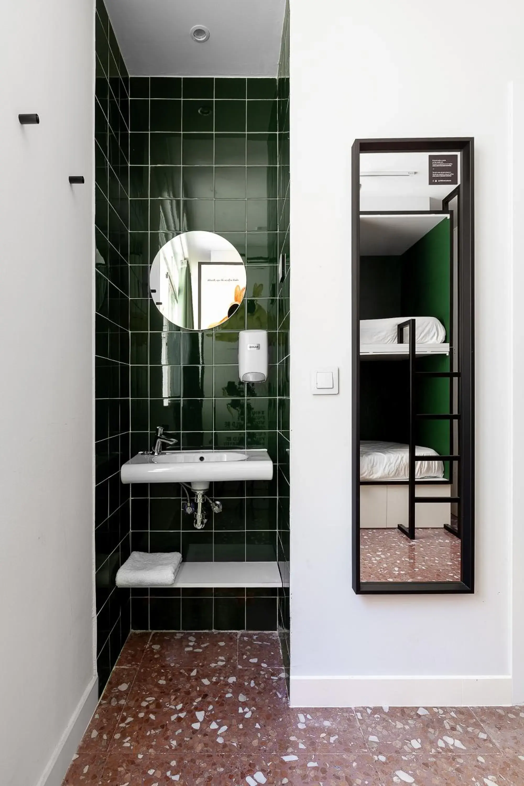 Quadruple Room with Private Bathroom in 2060 The Newton Hostel Quadruple Room with Private Bathroom in 2060 The Newton Hostel