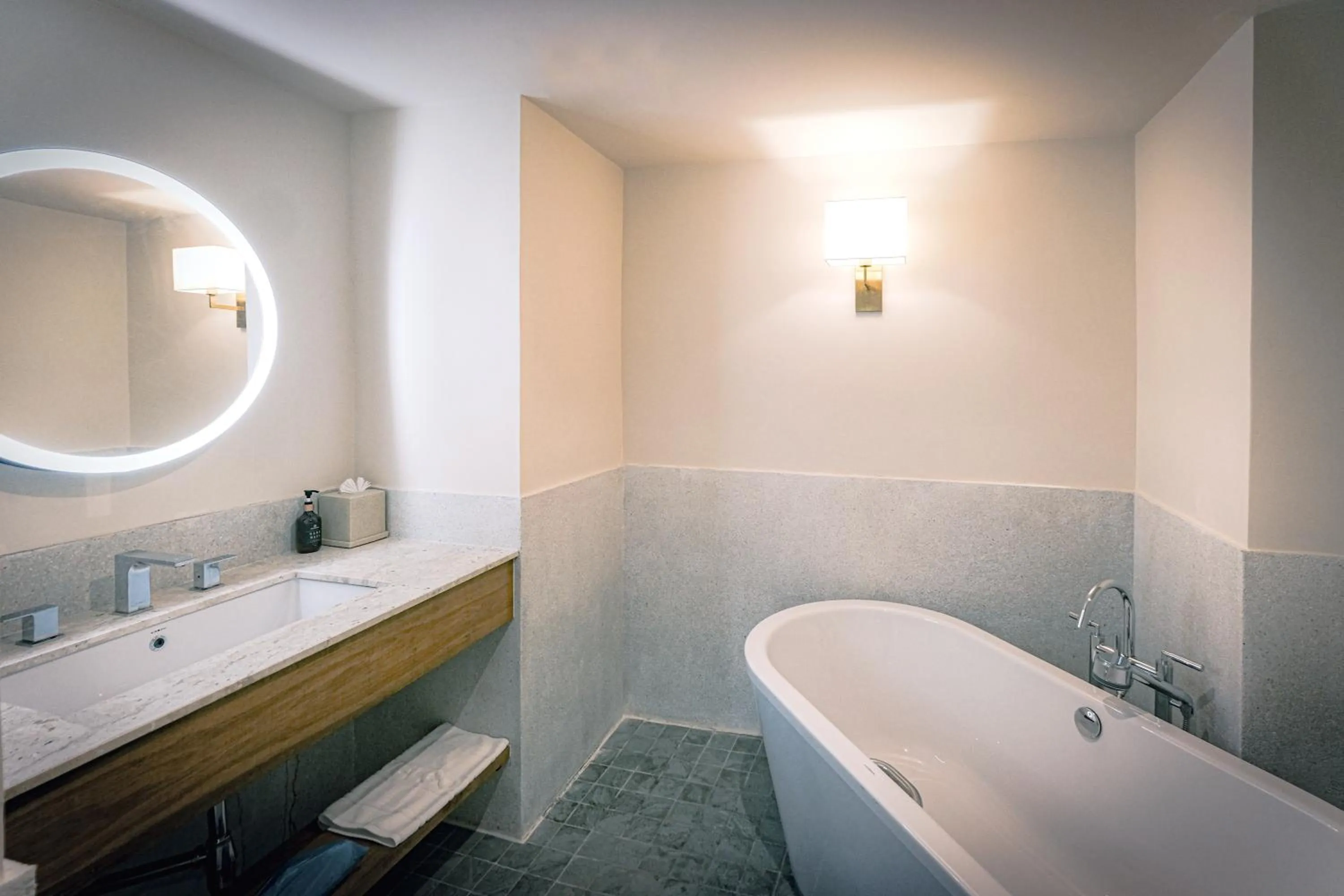 Bathroom in Baan Haad Ngam Boutique Resort