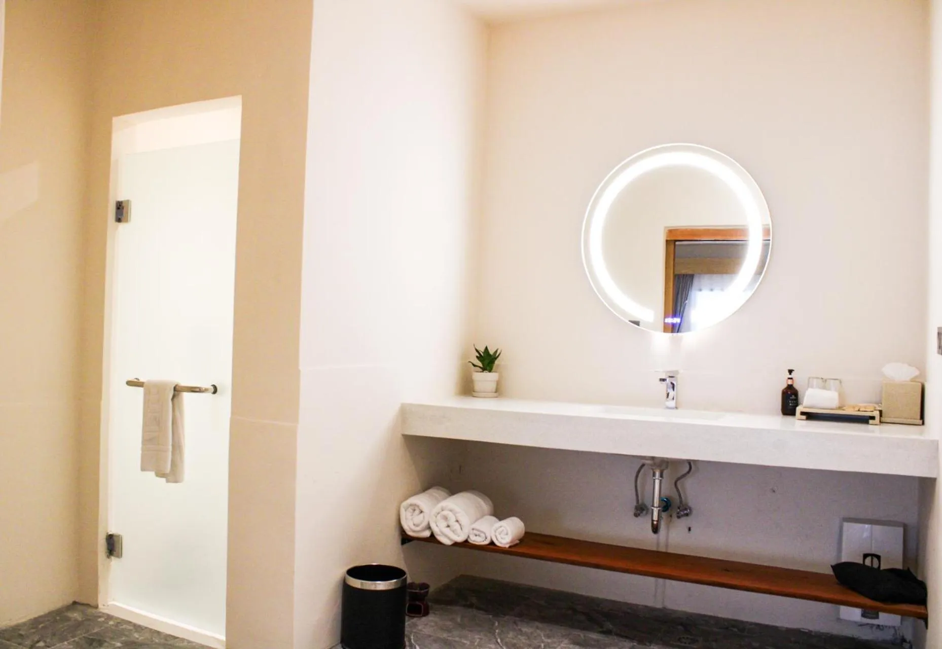 Bathroom in Baan Haad Ngam Boutique Resort