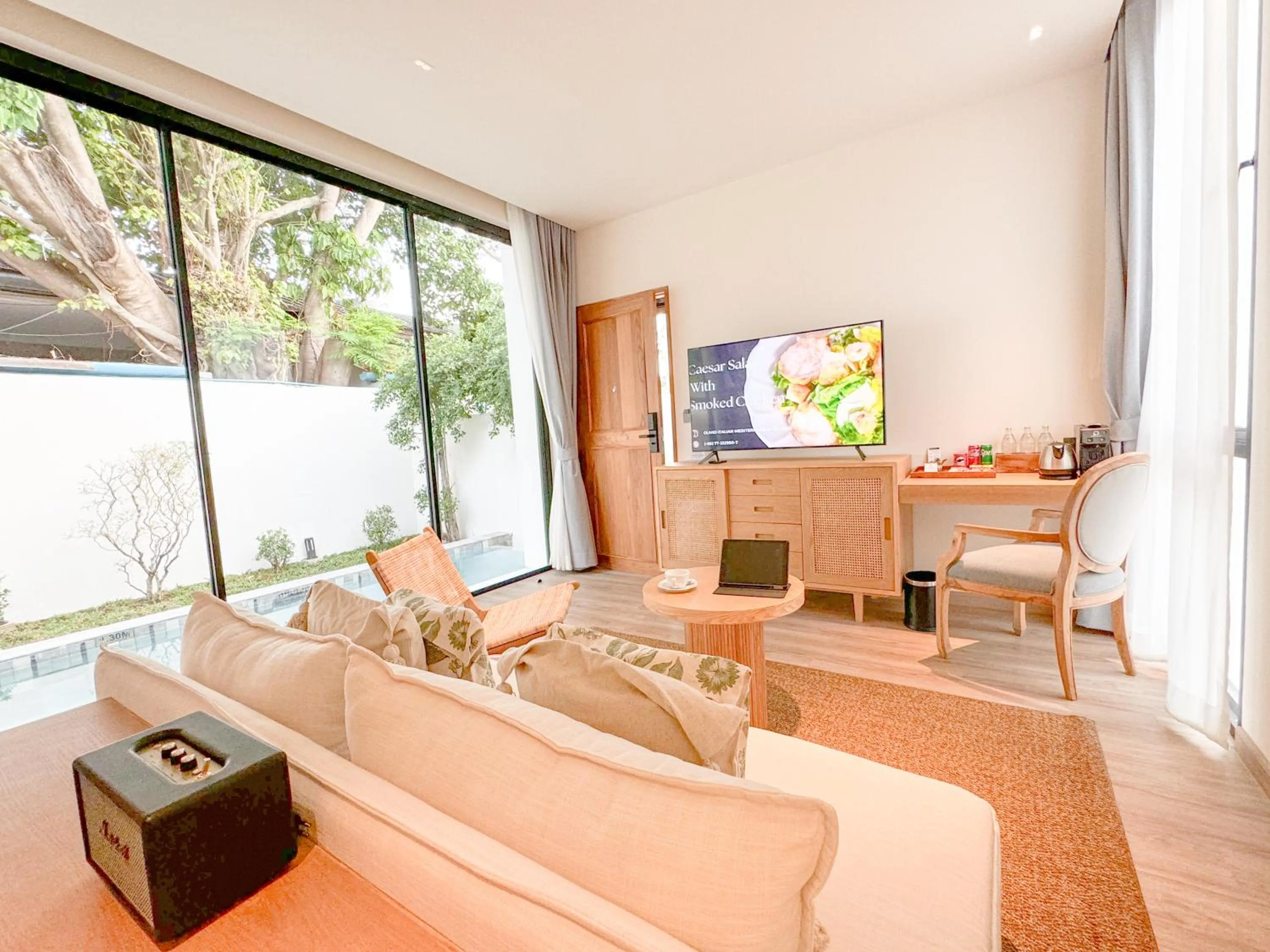 Communal lounge/ TV room in Baan Haad Ngam Boutique Resort