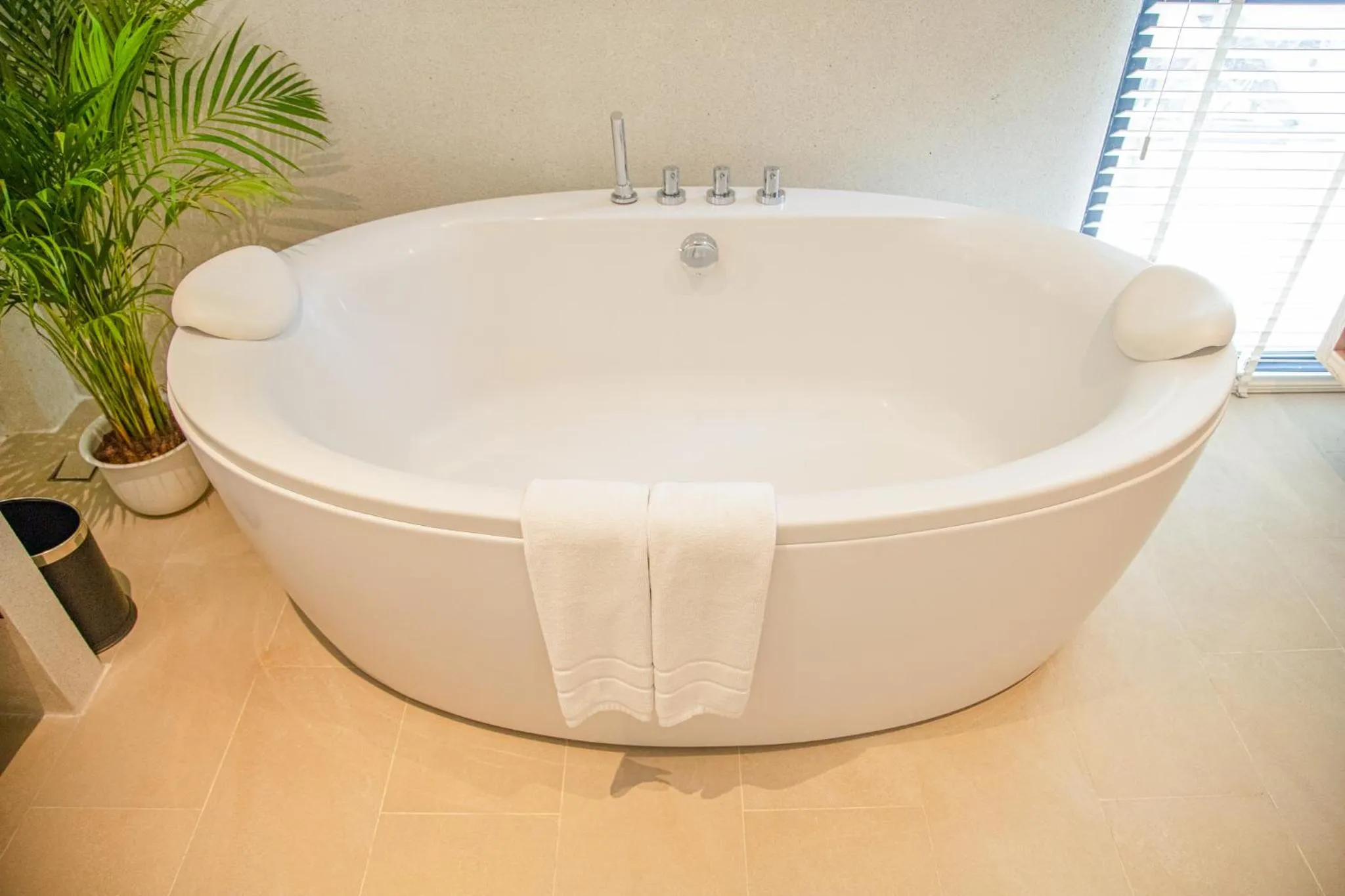 Bathroom in Baan Haad Ngam Boutique Resort