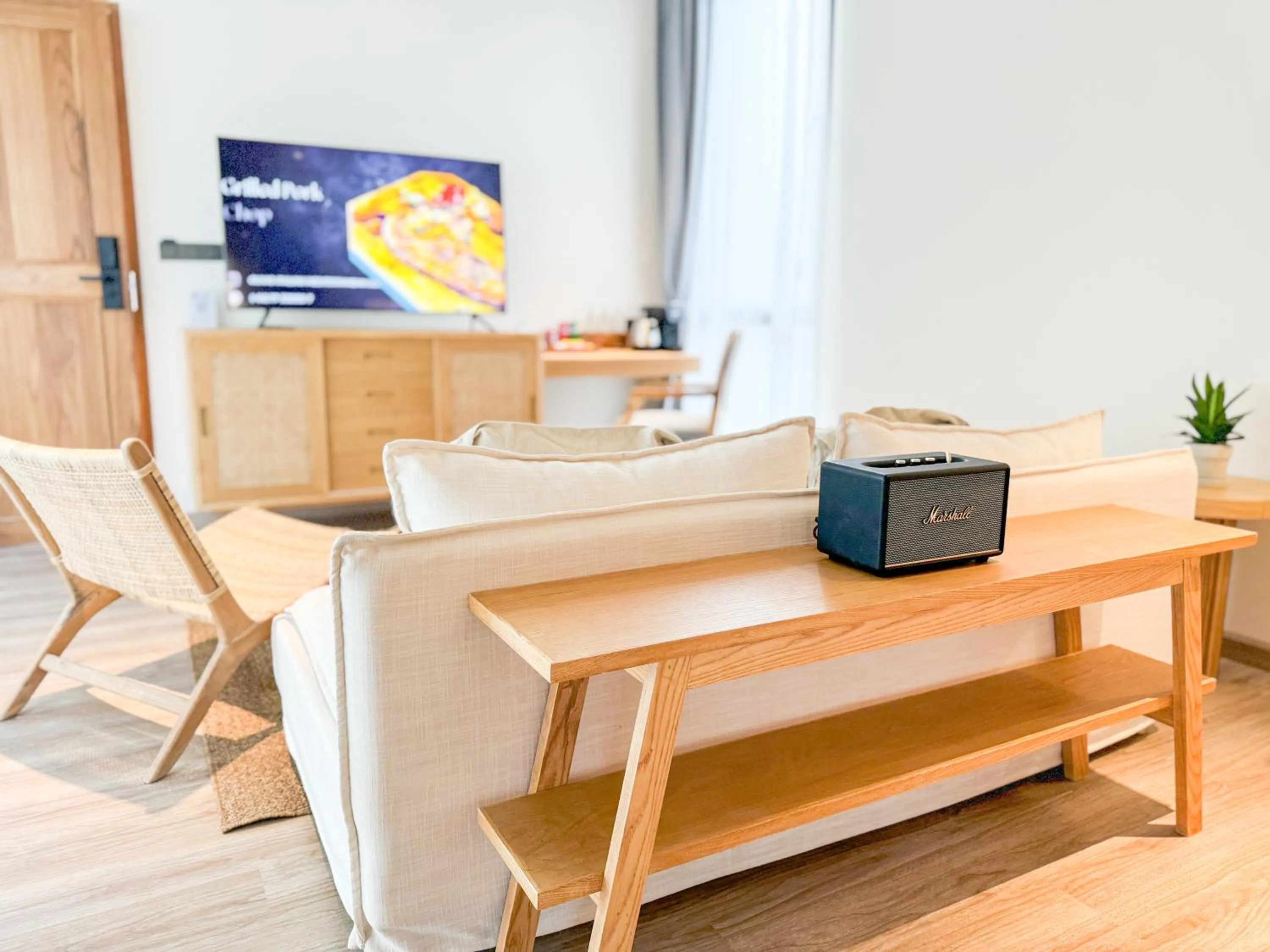 TV and multimedia in Baan Haad Ngam Boutique Resort