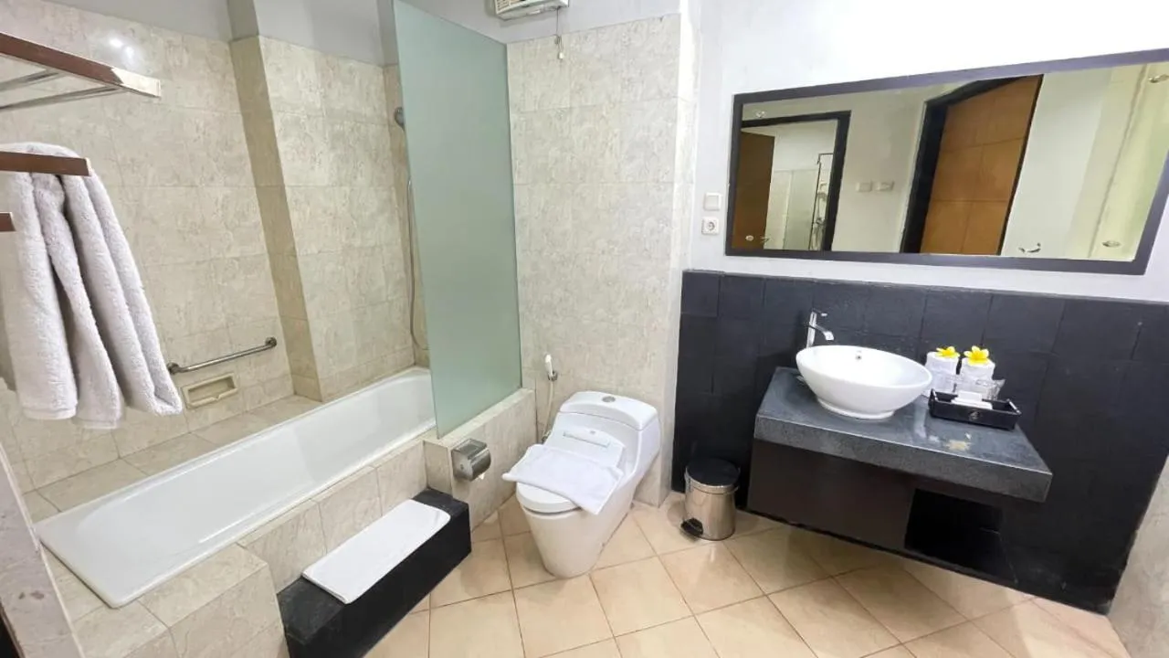 Shower in LPP Convention Hotel Demangan