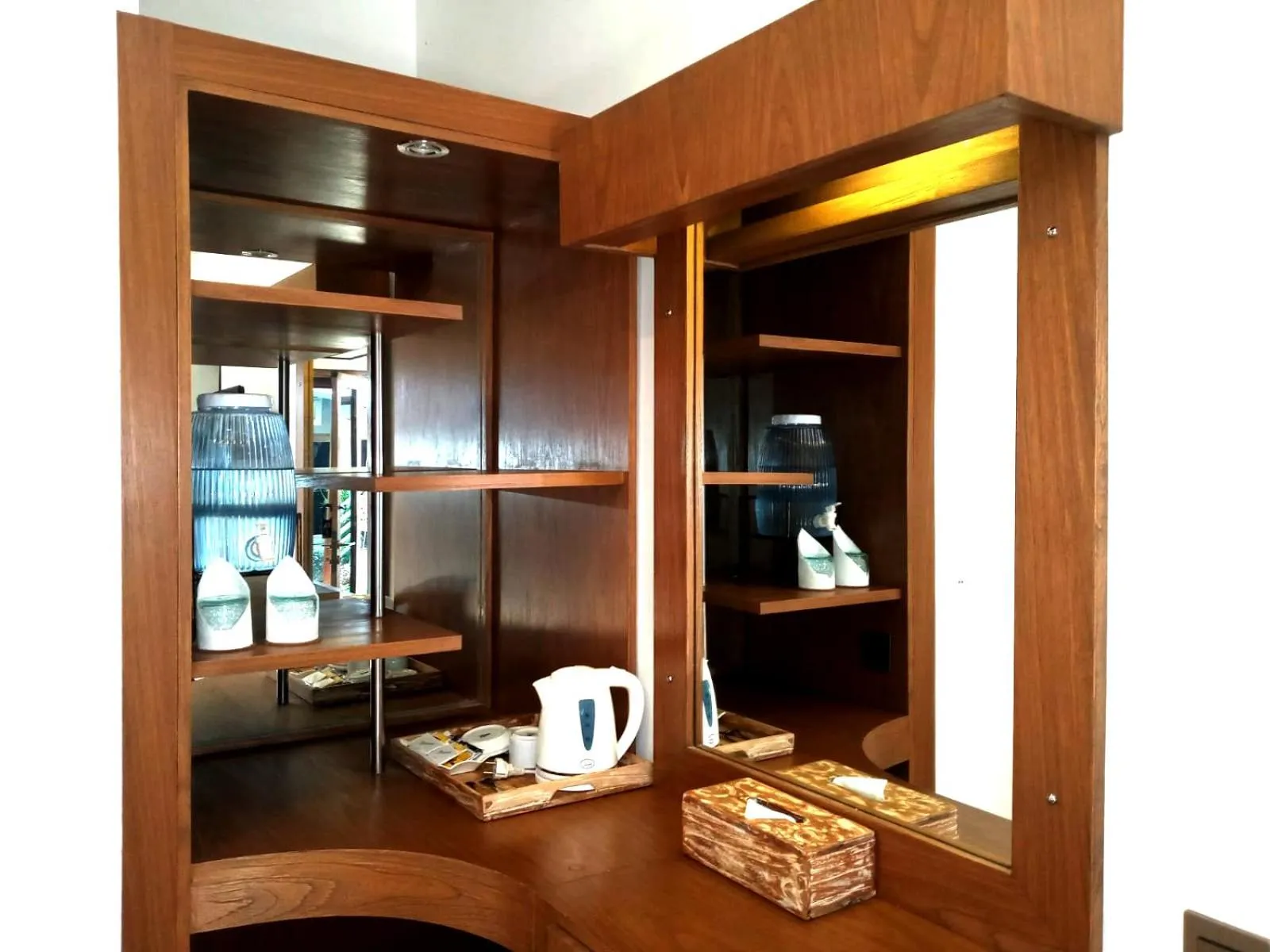 Coffee/tea facilities in Puri Sading Hotel