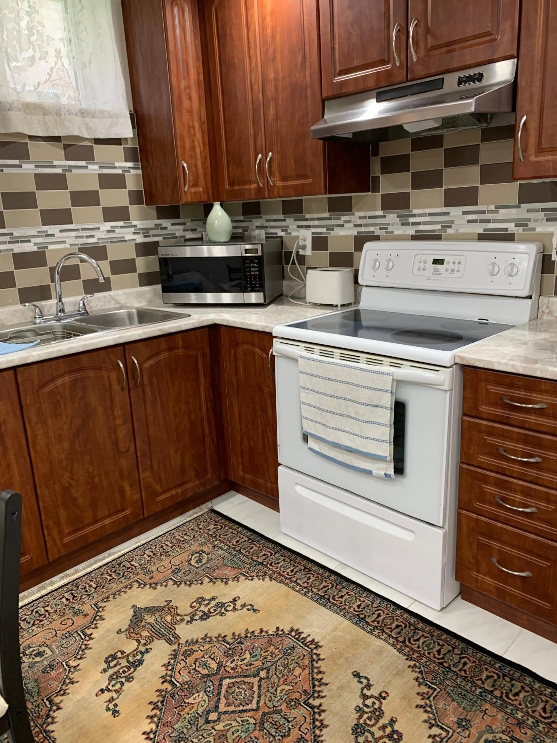 Clean, Beautiful & Modern 2 bedroom apartment