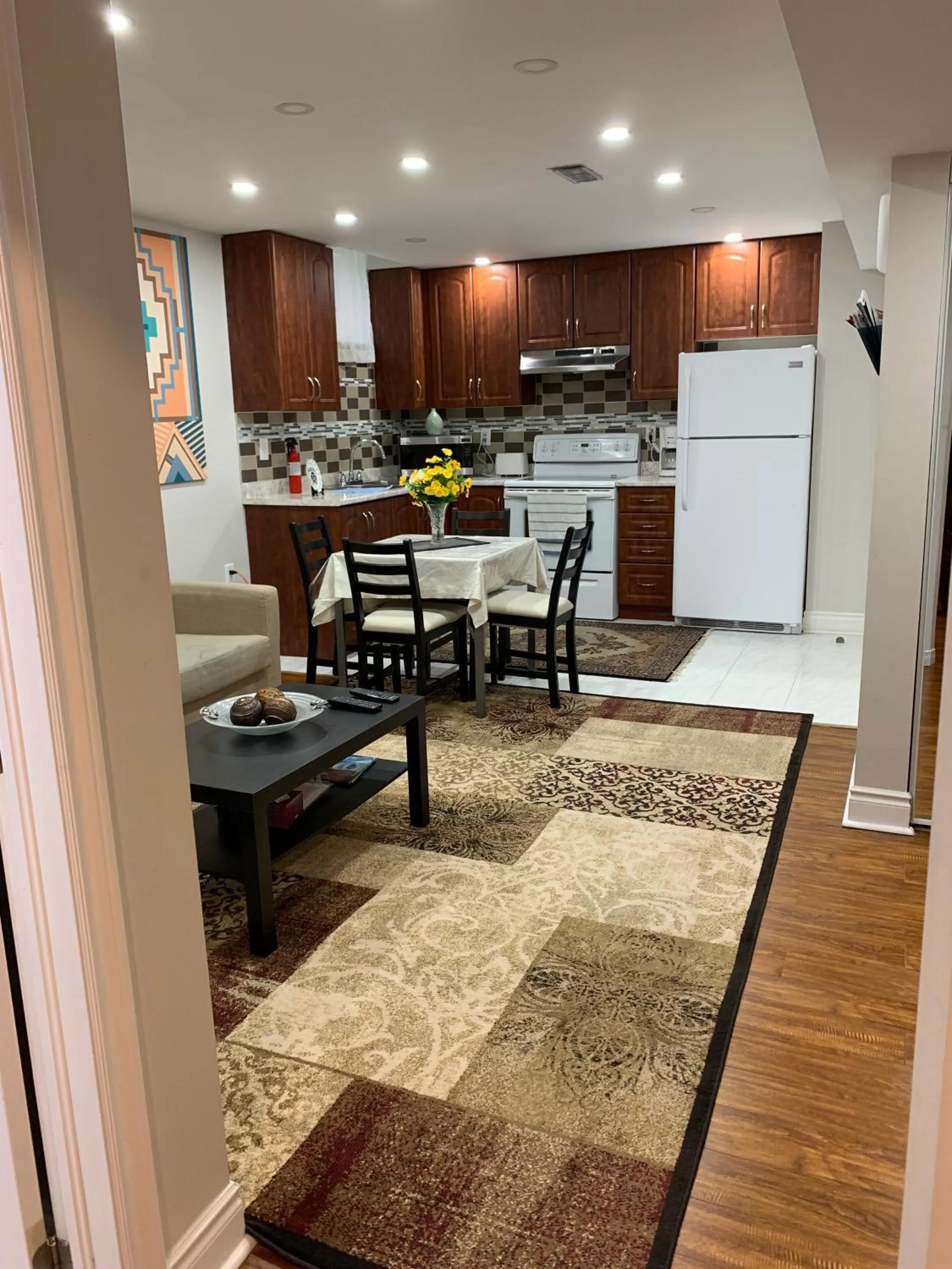 Clean, Beautiful & Modern 2 bedroom apartment