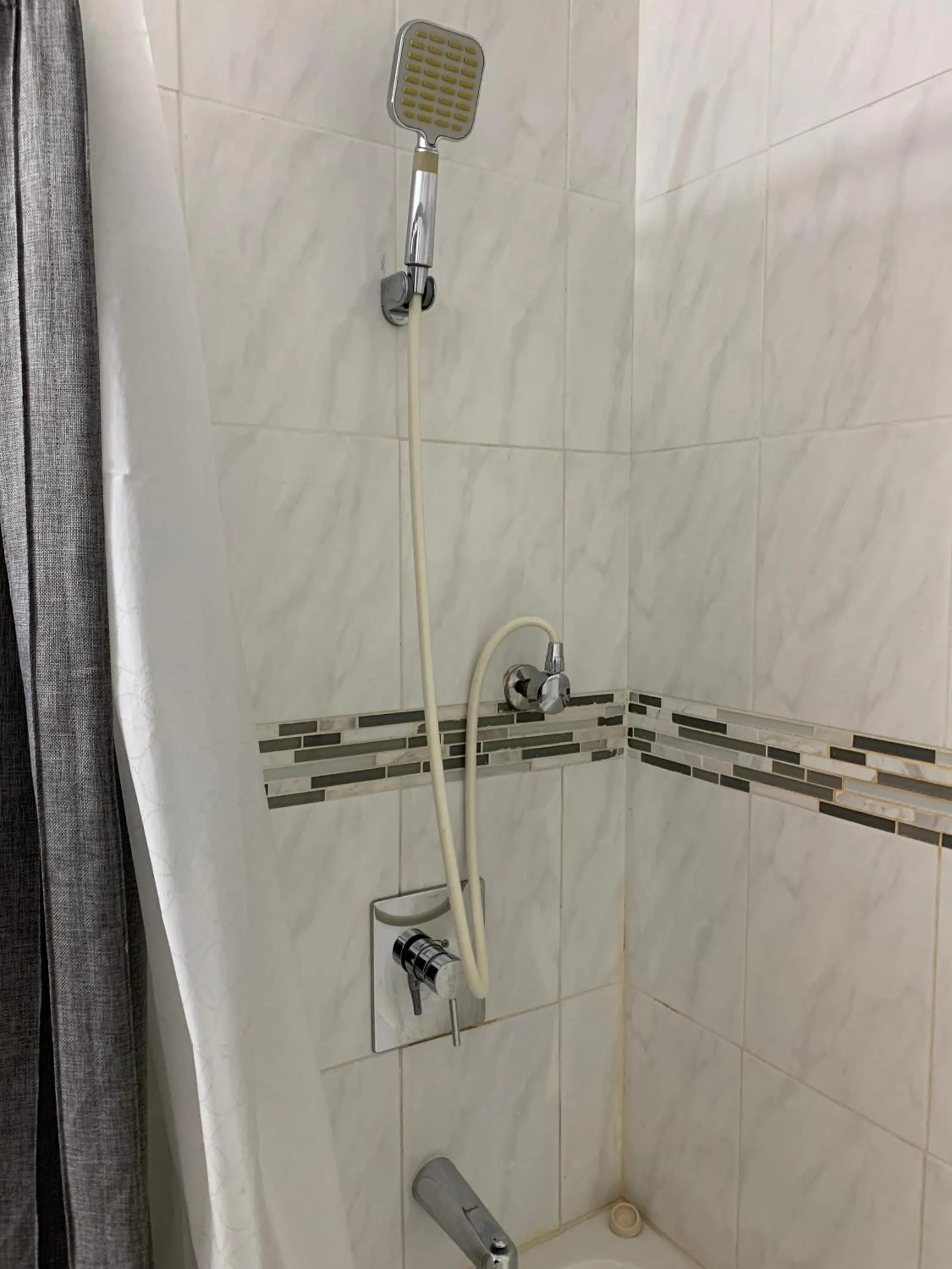 Clean, Beautiful & Modern 2 bedroom apartment