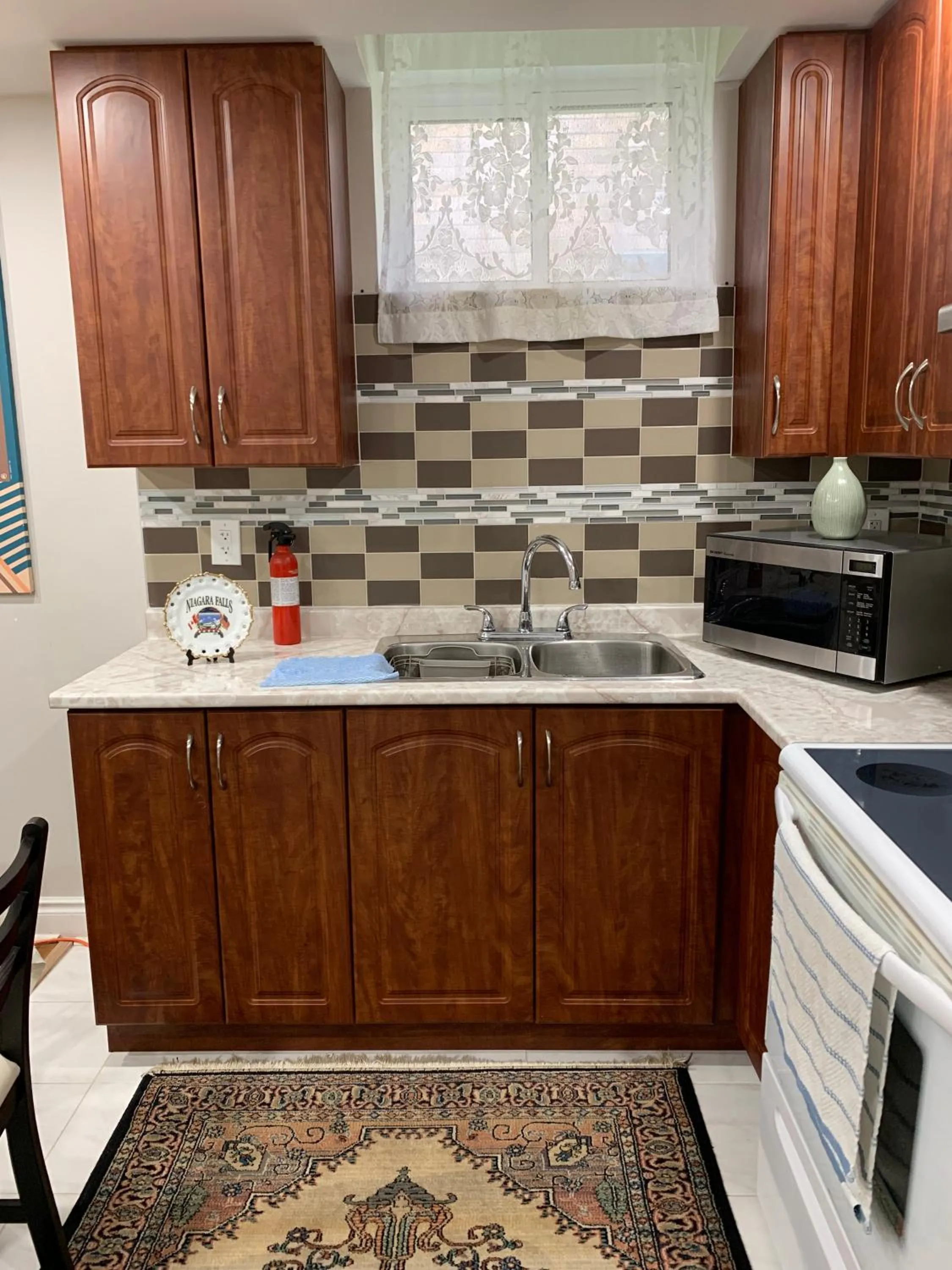 Clean, Beautiful & Modern 2 bedroom apartment