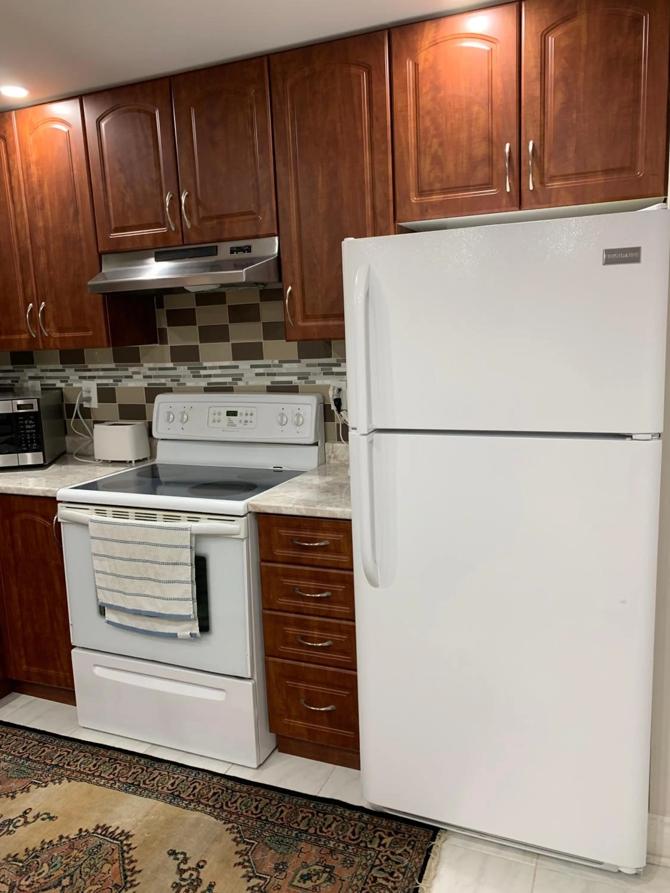 Clean, Beautiful & Modern 2 bedroom apartment